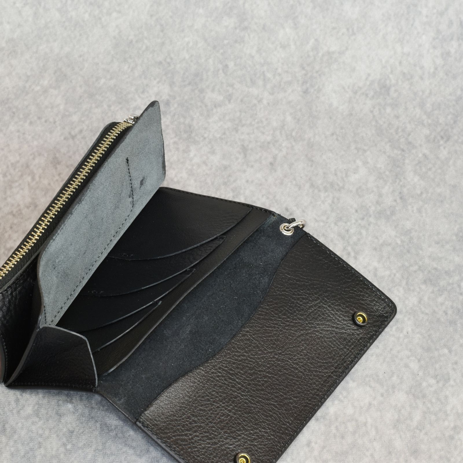 PLANE LEATHER LONG WALLET ＜STUDS CHARM＞ (BLACK)｜プレーン レザー ロングウォレット 長財布 ＜スタッズチャーム＞｜CL-25AW018LE