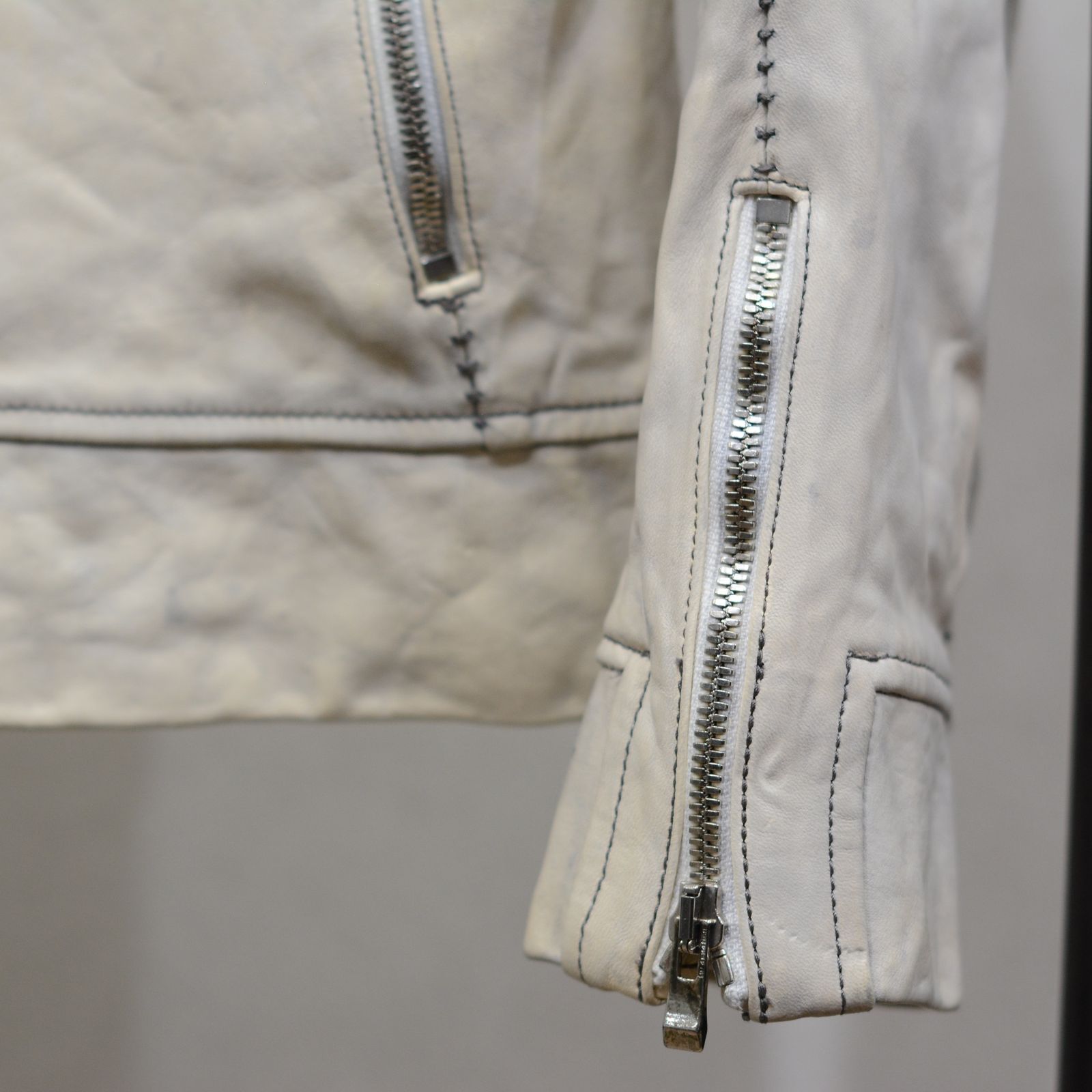 HORSE WHITE L.HI NECK BIAS ZIP RIB BL.LINED MB-1S