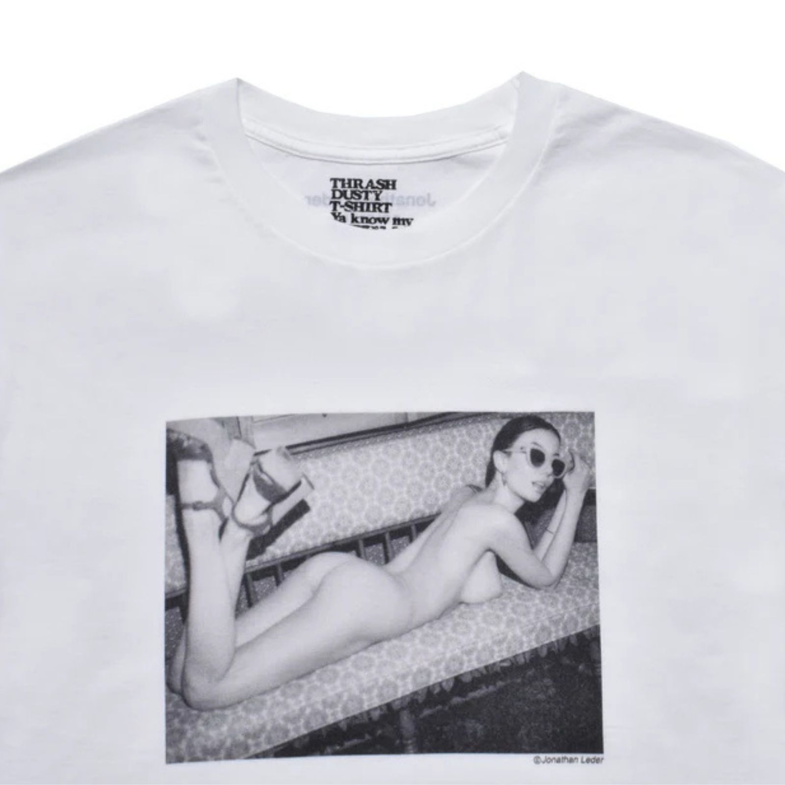 Jonathan Leder × Stie-lo "OLIVIA" Crewneck T-SH （WHITE） / プリントTシャツ （ホワイト） 25MND-STL004