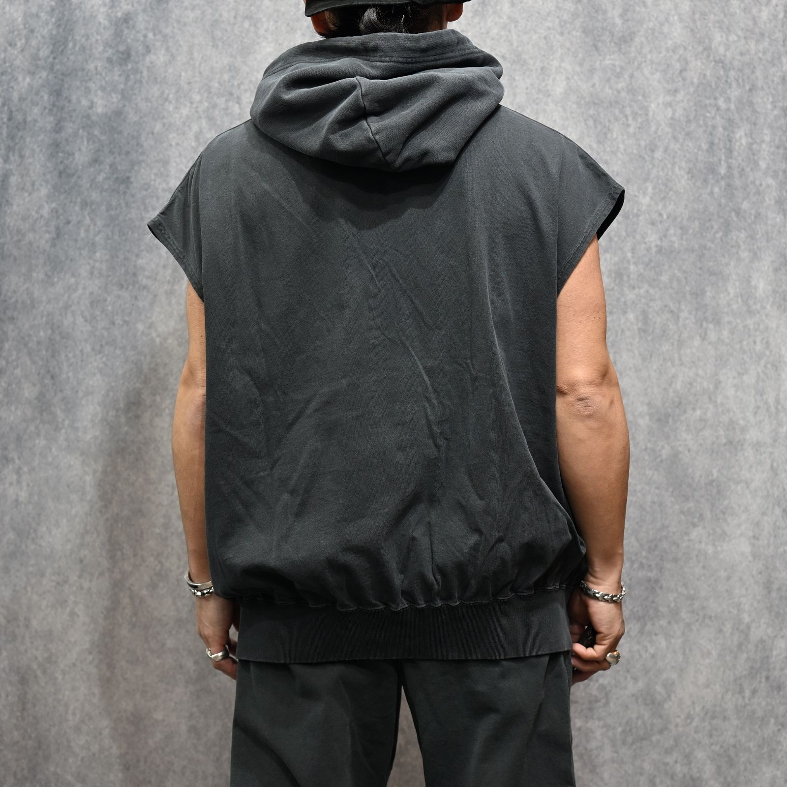 N.HOOLYWOOD × Champion｜REVERSIBLE HOODIE （CHARCOAL / チャコール）｜リバーシブル ノースリーブ パーカー｜C8-D109