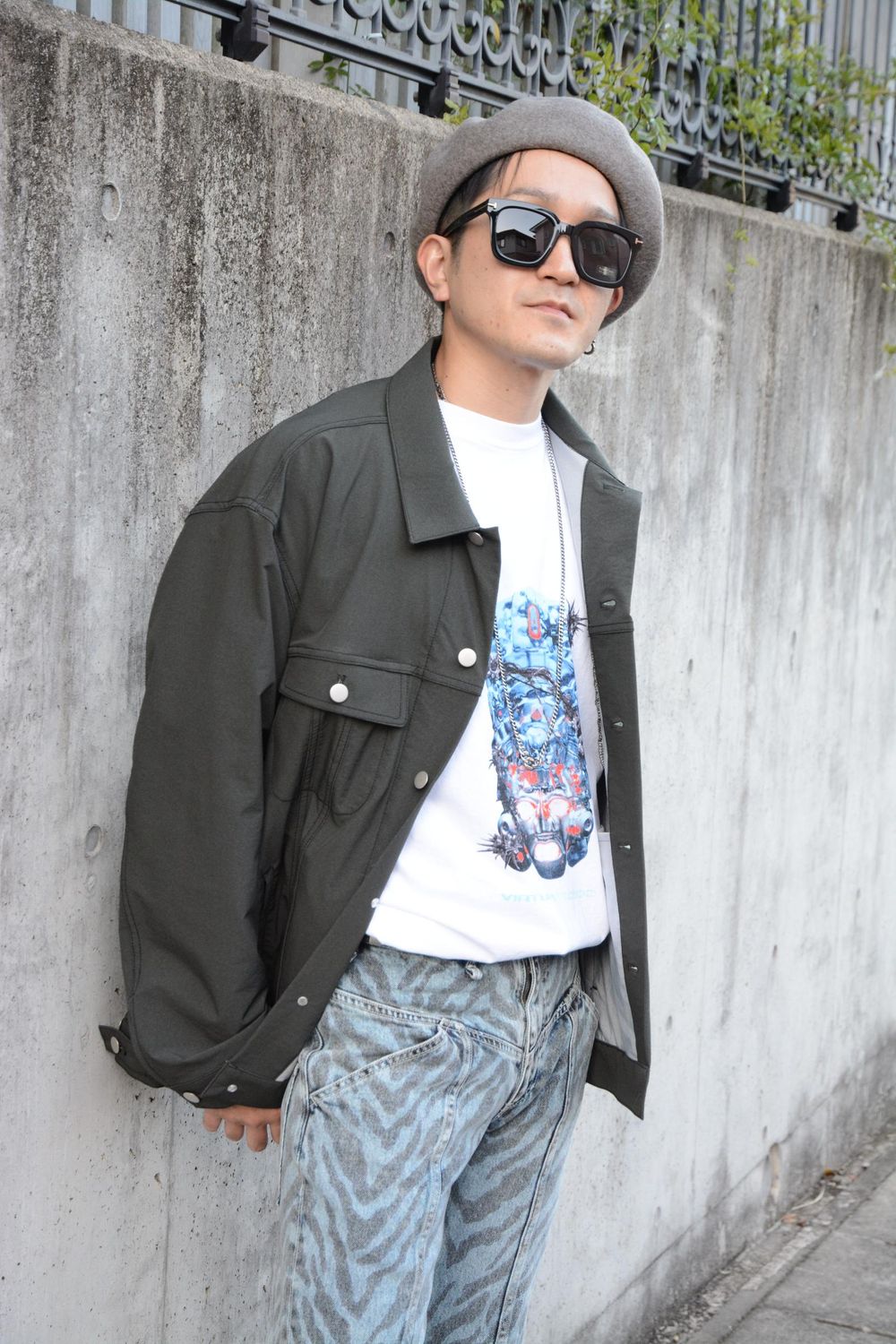 ALCHEMIST 個性的なグラフィックTee