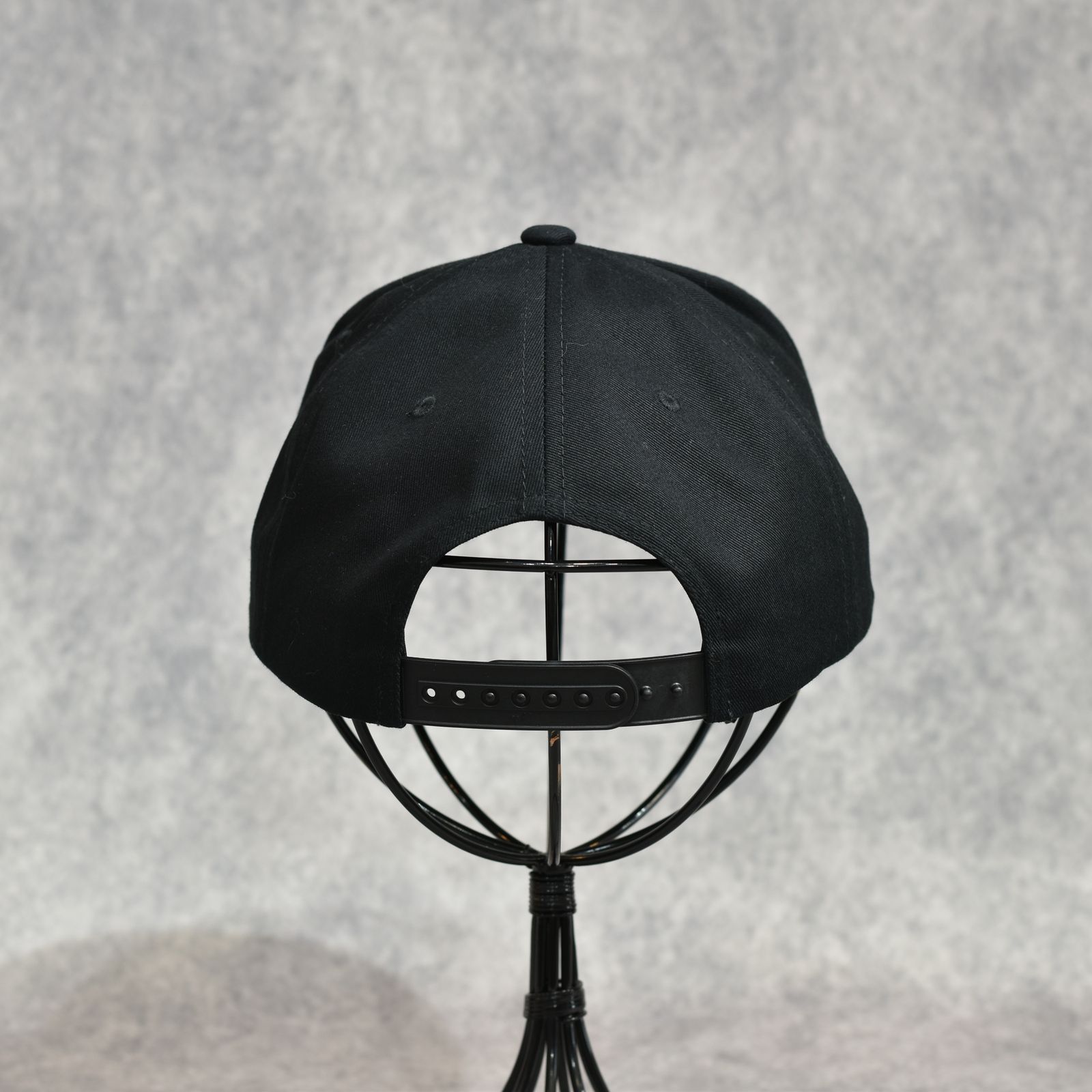 PINSTRIPE EMBROIDERY CAP (BLACK)｜ピンストライプ ロゴ刺繍 ベースボールキャップ｜CR-26SS010