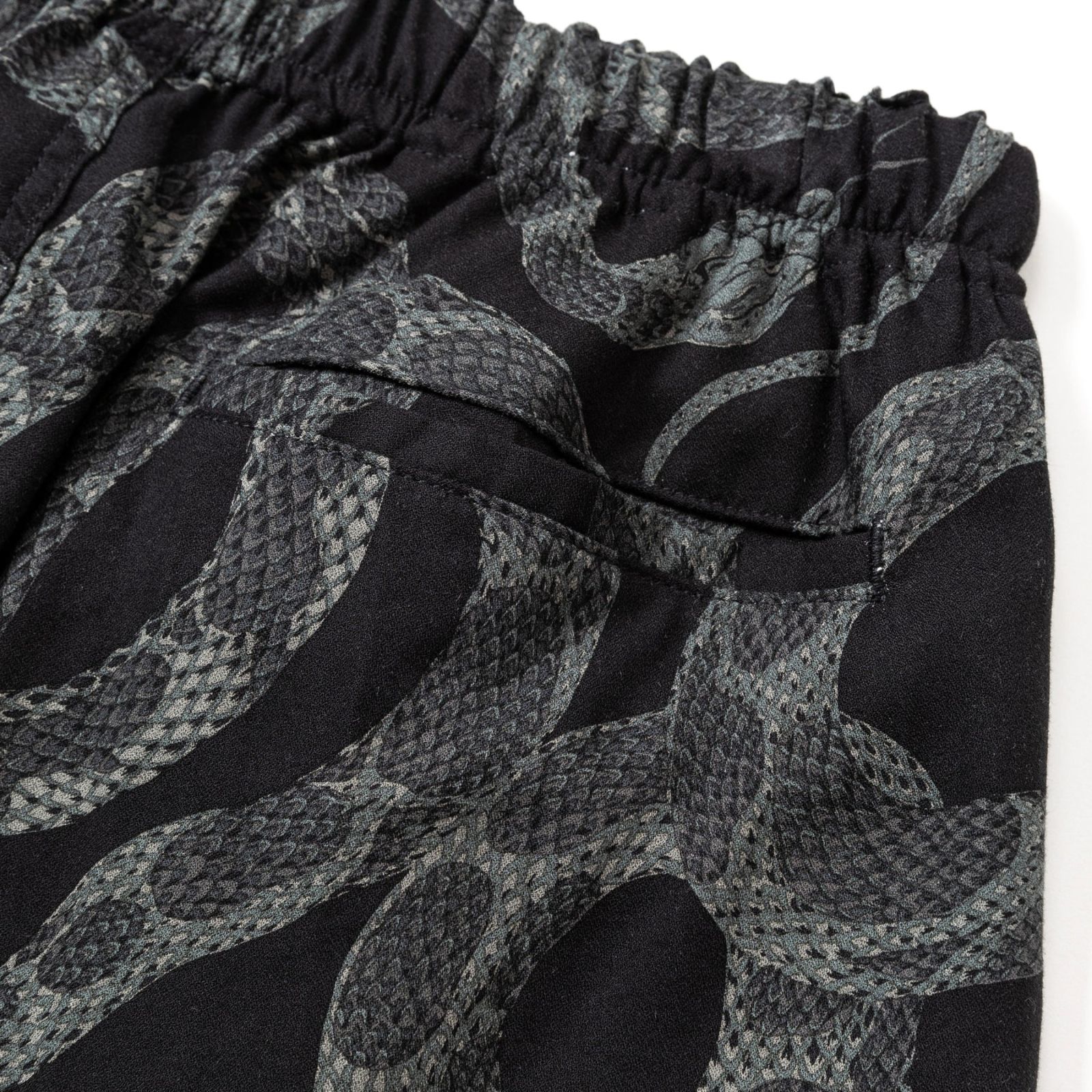 ALLOVER SNAKE PATTERN EASY TROUSERS ＜EXCLUSIVE＞ (BLACK) / スネーク柄 イージーパンツ