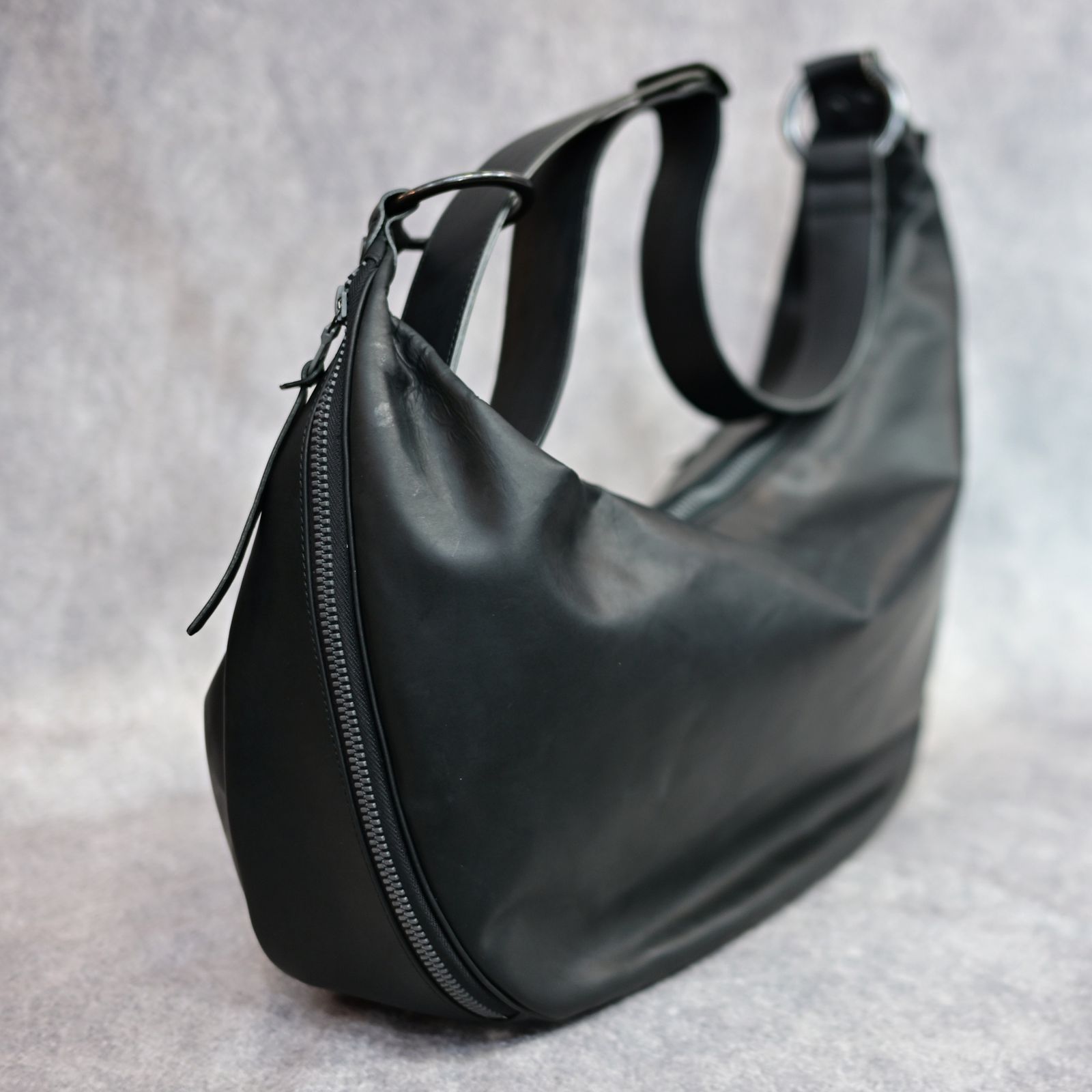 GUIDI オイルカーフ バナナバッグ ラージ （BLACK / ブラック） / 143-11