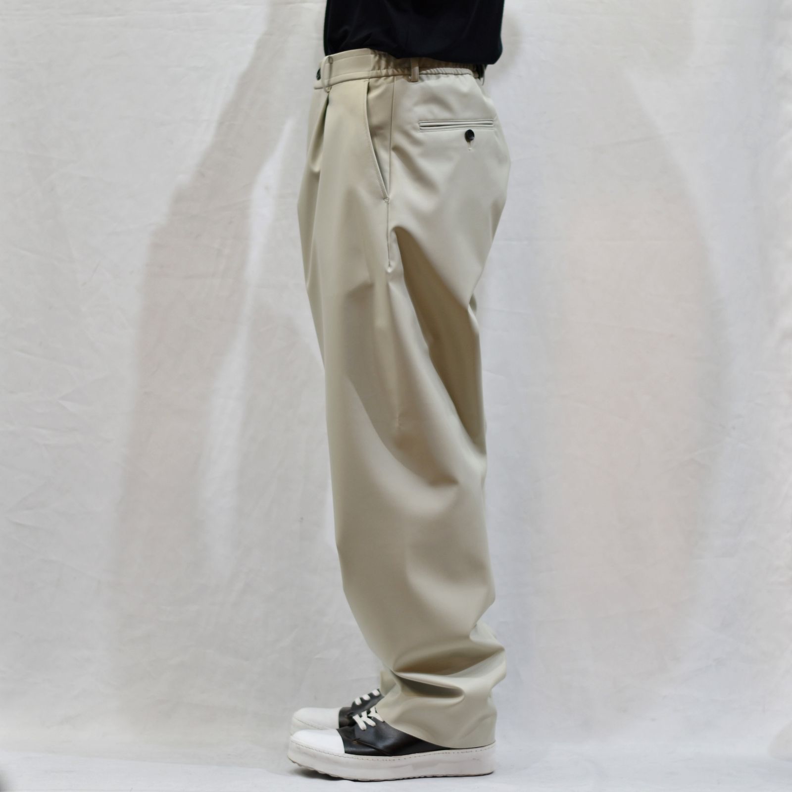 1TUCK EASY TROUSERS （GRAY）
