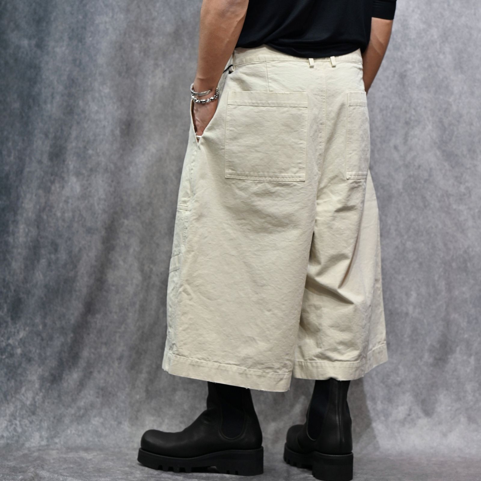 WIDE SHORT CHINO PANTS (OFF WHITE / オフホワイト) ショート チノパンツ｜2601019