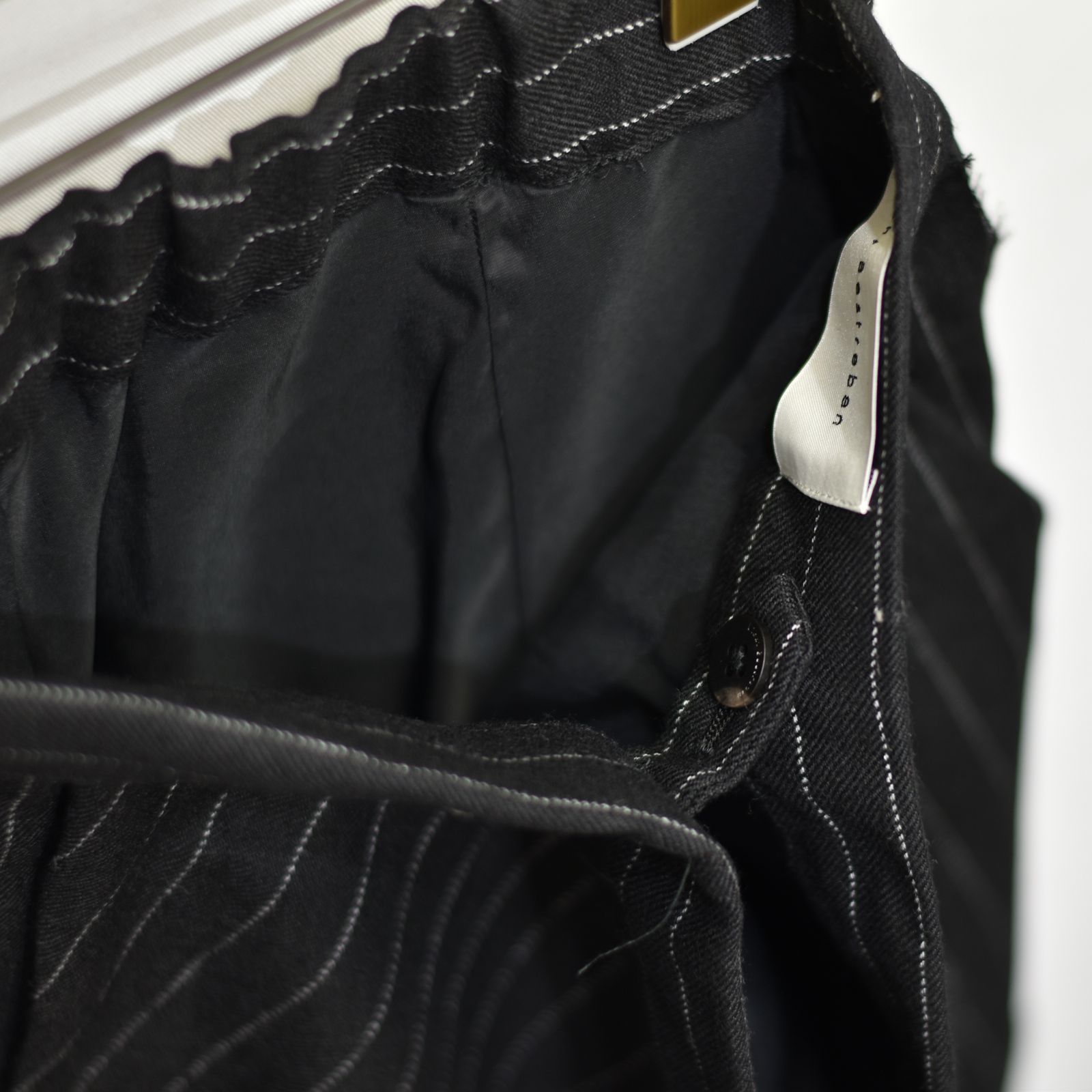 ラップドトラウザー / LB23AW-PT04-GST (BLACK STRIPE)