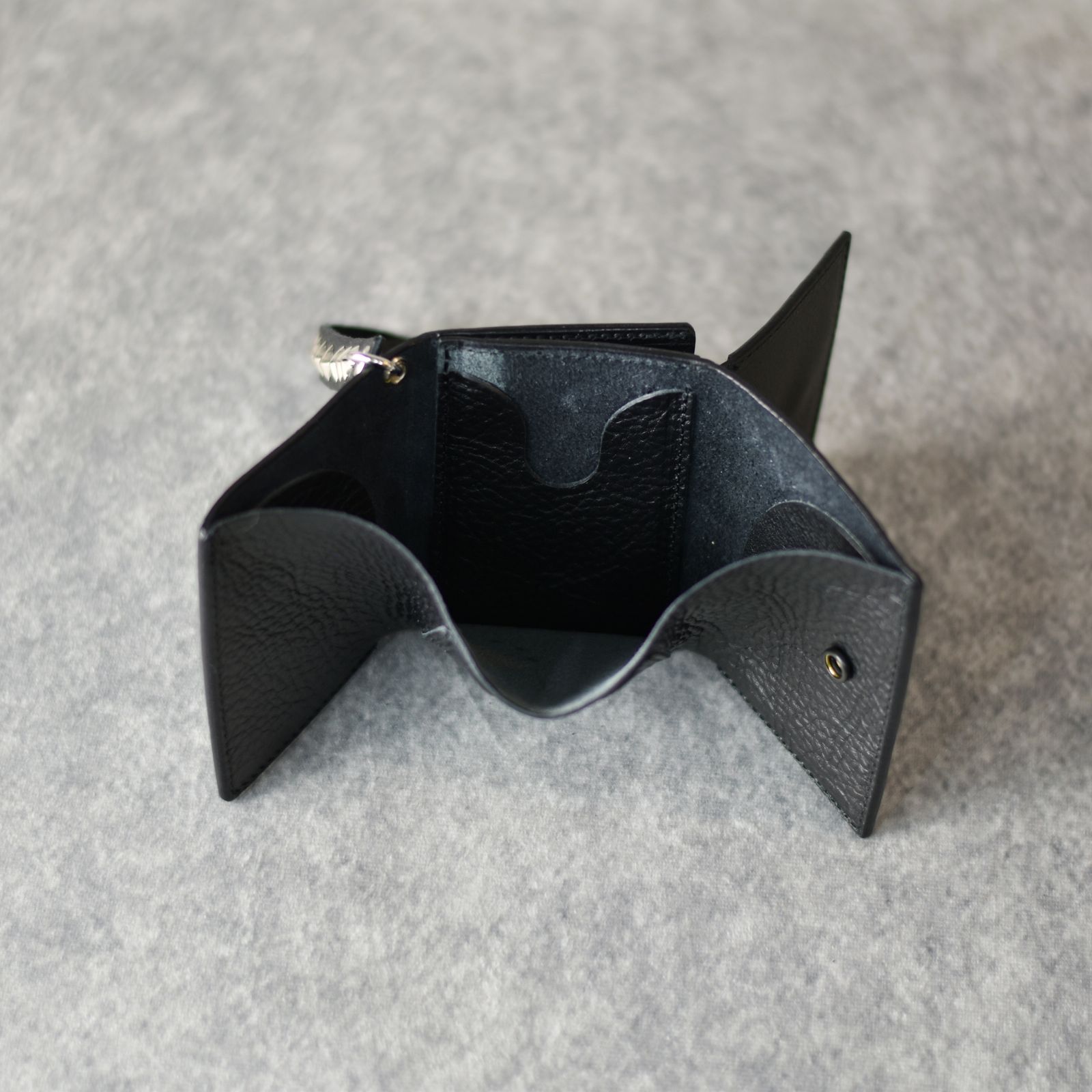 PLANE LEATHER MULTI WALLET ＜STUDS CHARM＞ (BLACK)｜プレーンレザー マルチウォレット ＜スタッズチャーム＞｜CL-26AWLE011EX