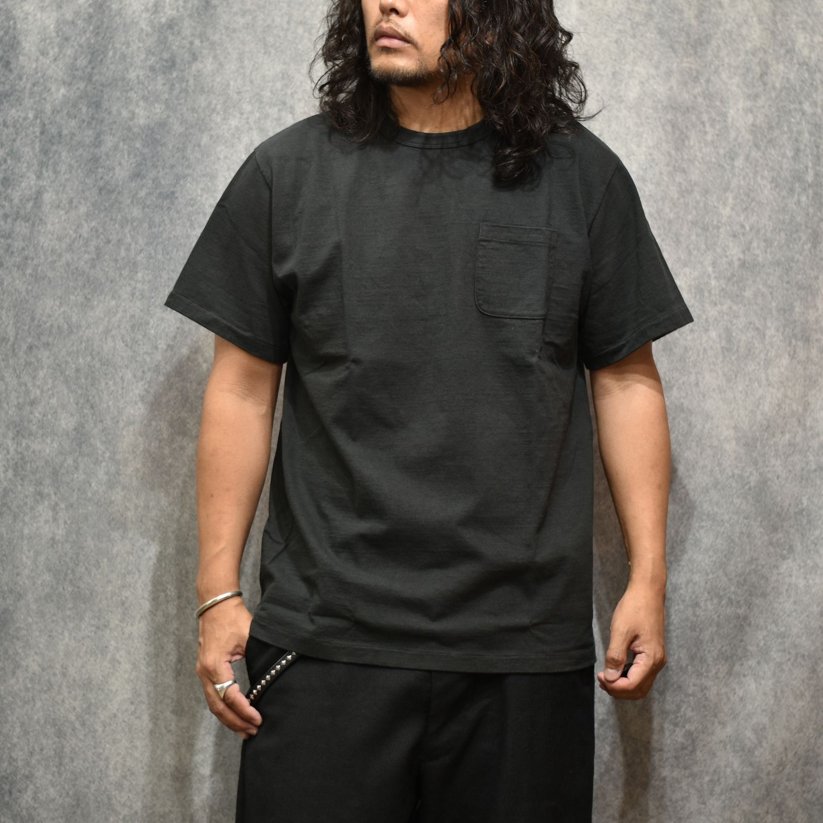 GARMENT DYE GIRLS LOGO POCKET TEE ＜NATURALLY PAINT DESIGN＞ (INK BLACK)｜ガール ロゴプリント ポケットTシャツ｜CL-26SS004NT