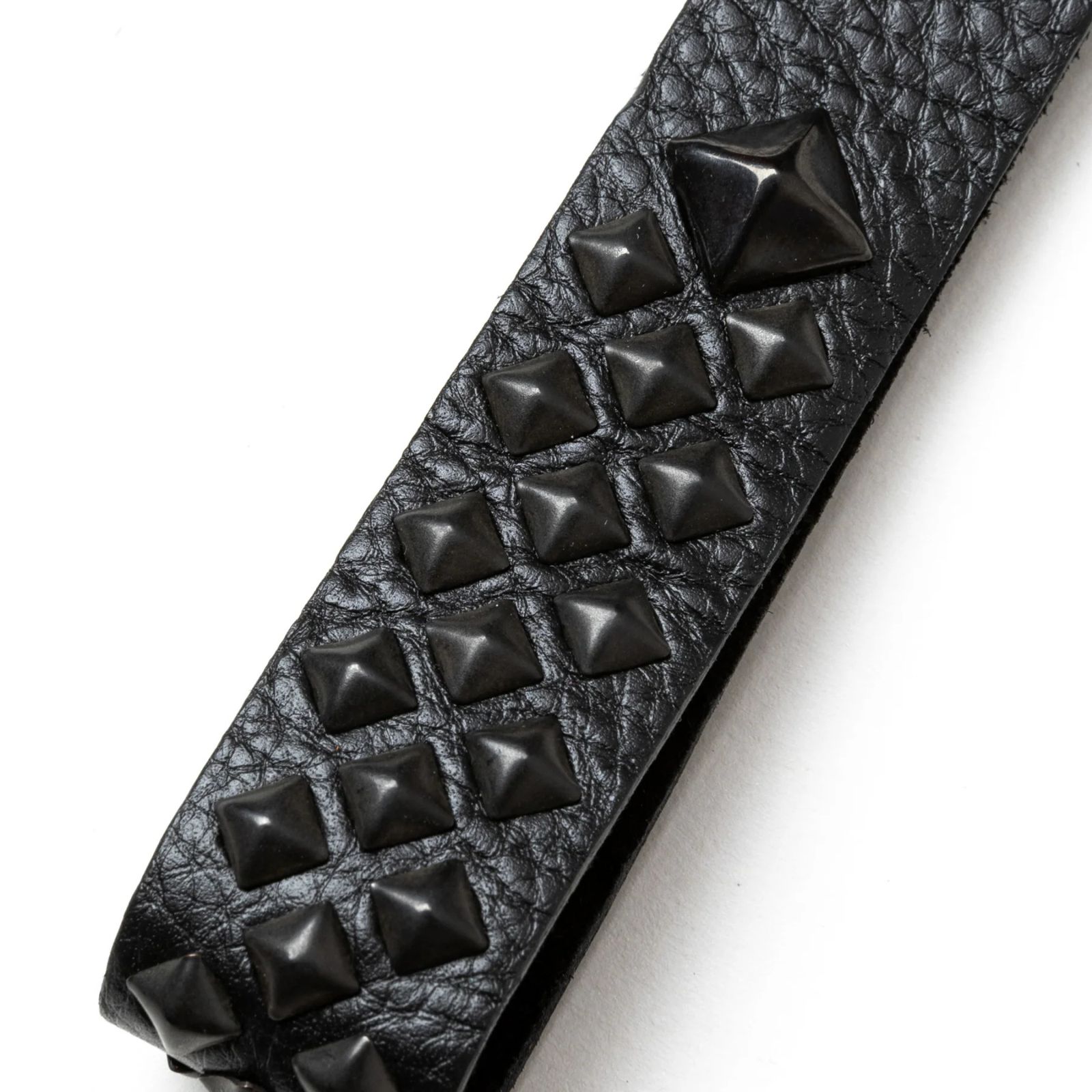 STUDS LEATHER FLAT KEY RING (BLACK/BLACK) / スタッズレザー キーリング キーホルダー