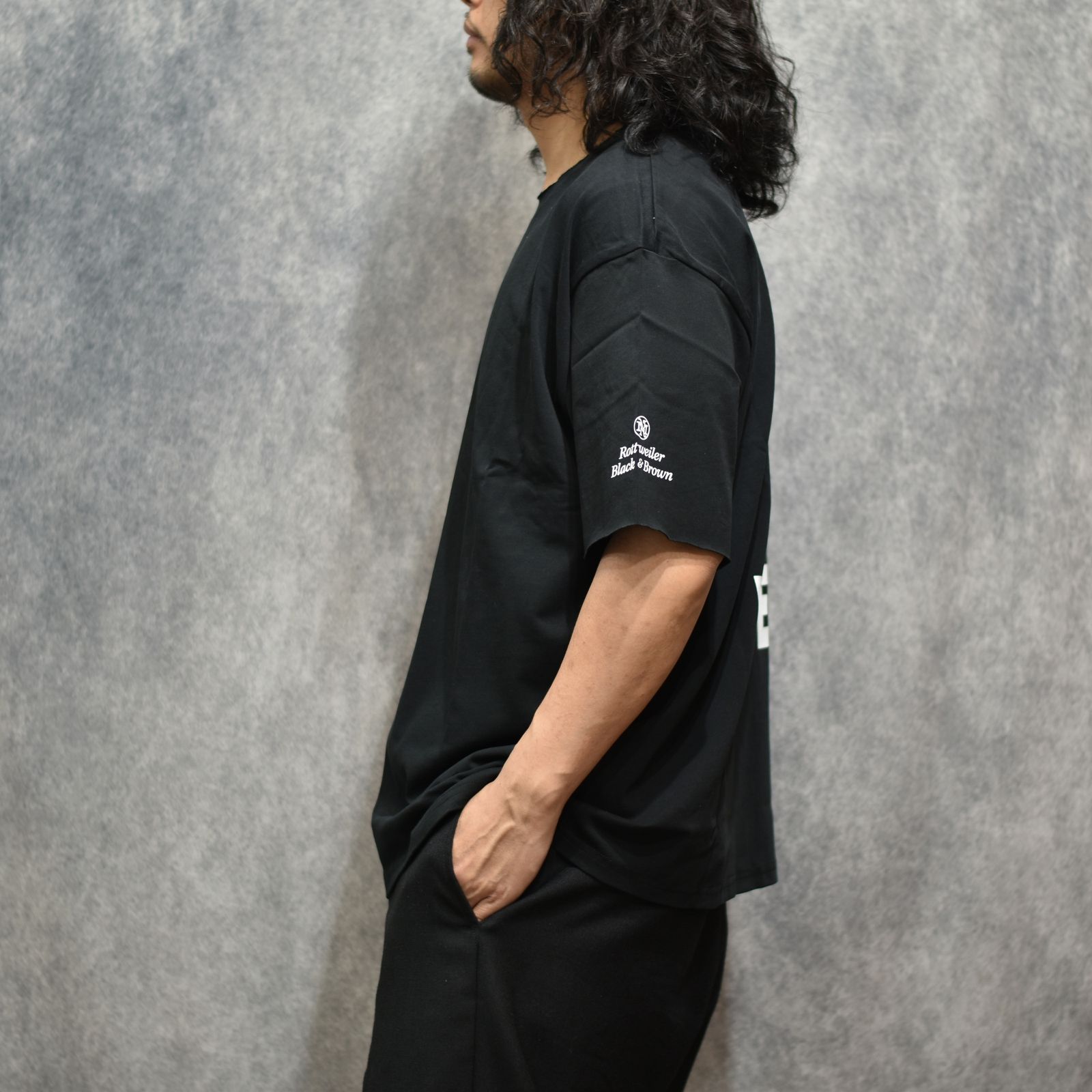 × MAGIC NUMBER RWMN CUTOFF TEE （BLACK）｜× マジック ナンバー カットオフ Tシャツ｜RW26S0620