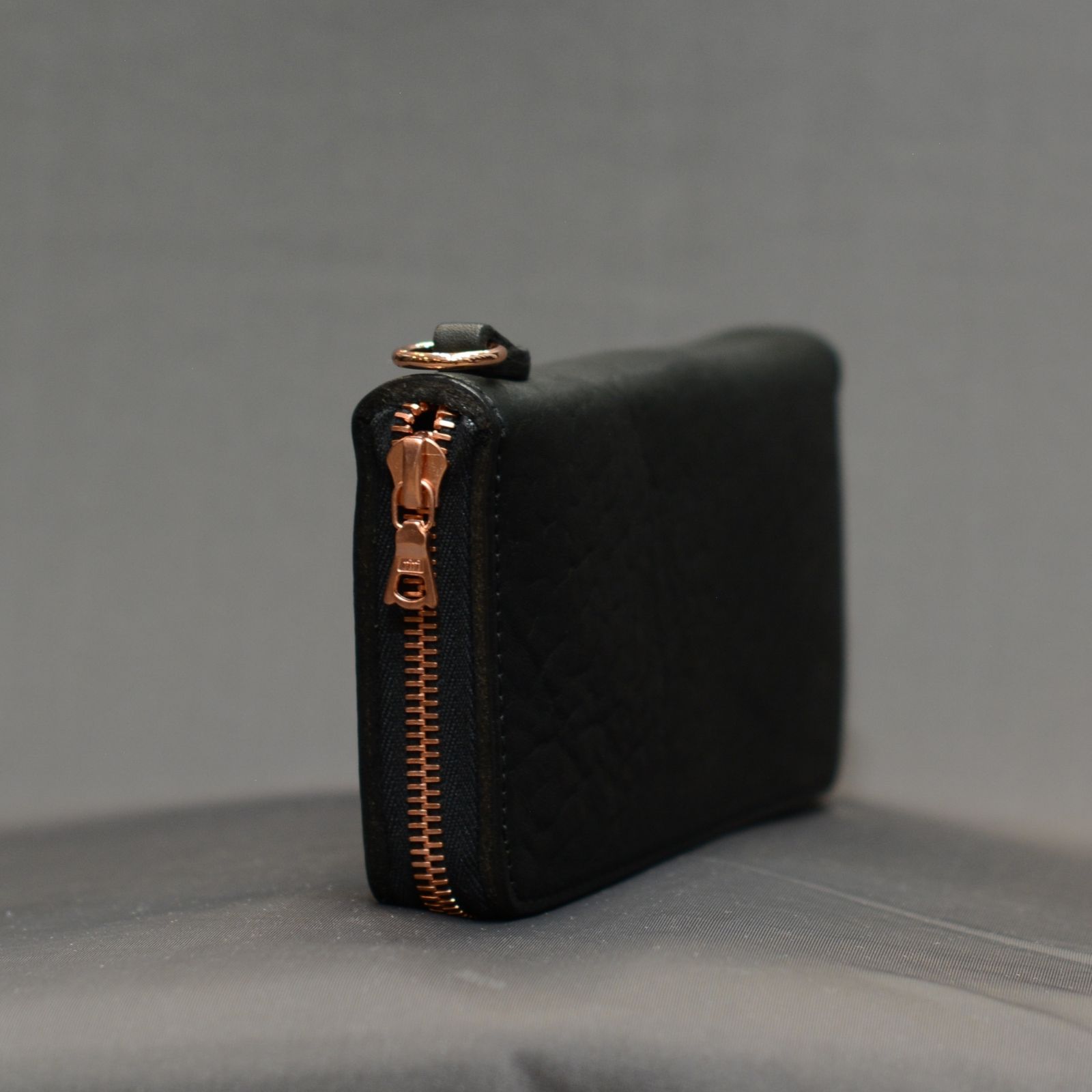 ダブルショルダー製品染め ラウンド財布 （BLACK）