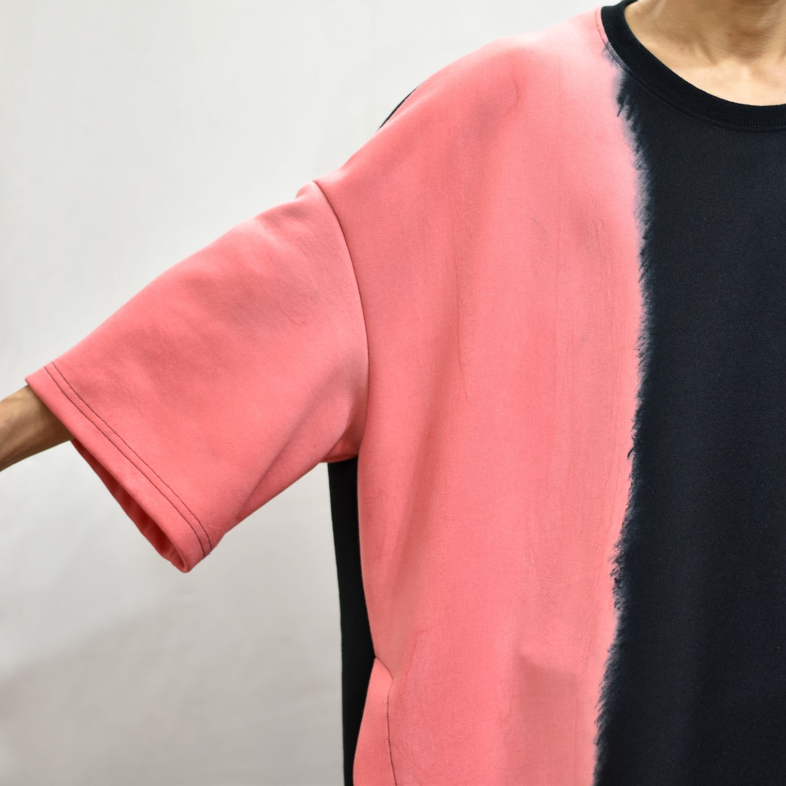 サイドベンツルーズTシャツ / LB22AW-TE03-BD (BLACK×ROSE)