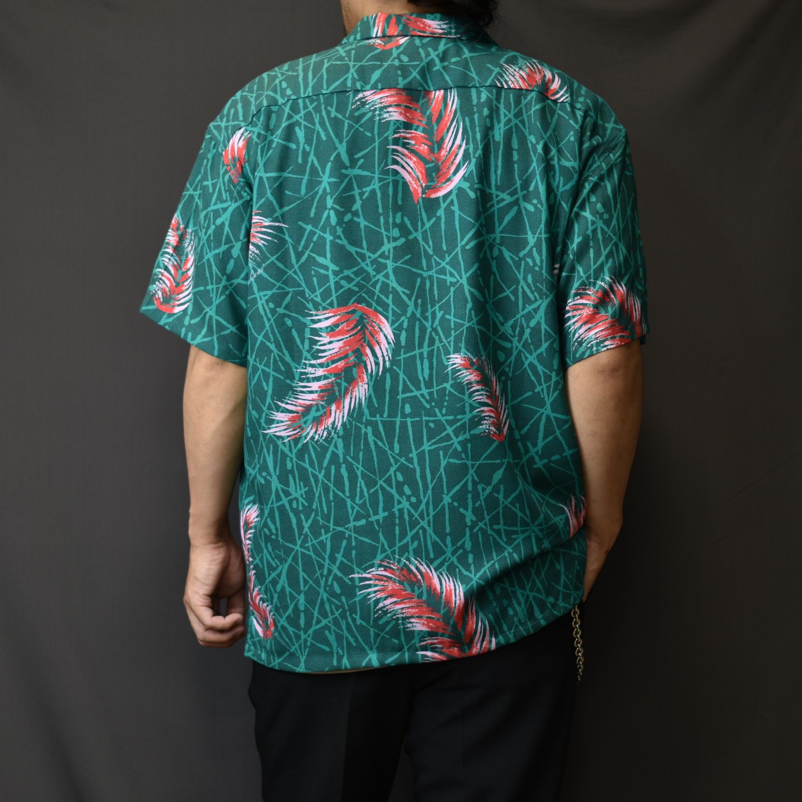 CALEE - Allover feather pattern amunzen cloth S/S shirt