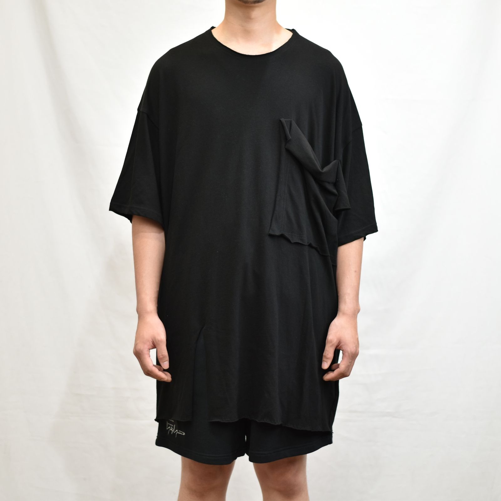 yohji yamamoto - ULTIMA COTTON T-SHIRT WITH LARGE CHEST POCKET 