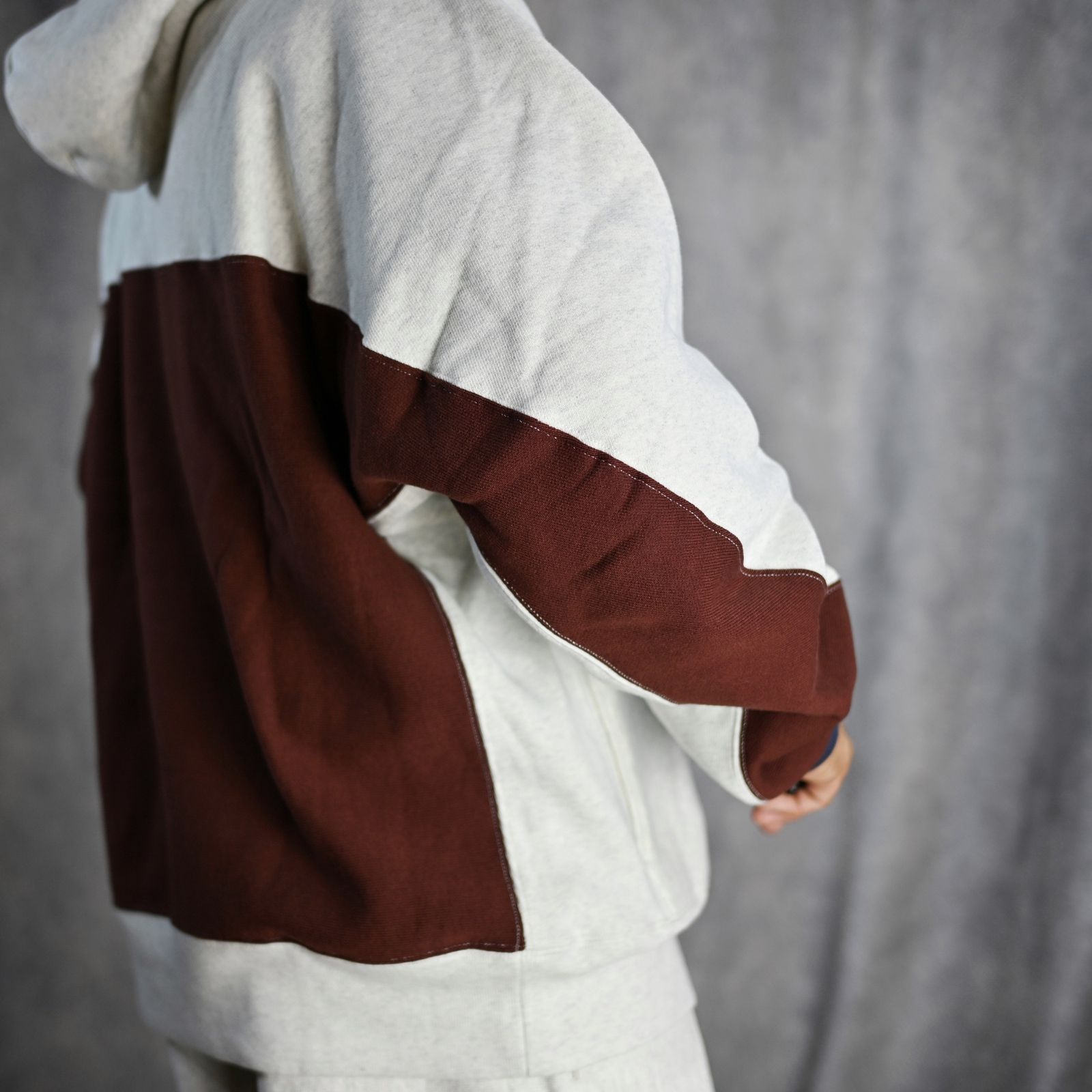 × Champion HOODED SWEATSHIRT  (OATMULE) - チャンピオン リバースウィーブ フーディー パーカー （オートミュール） / C8-A128