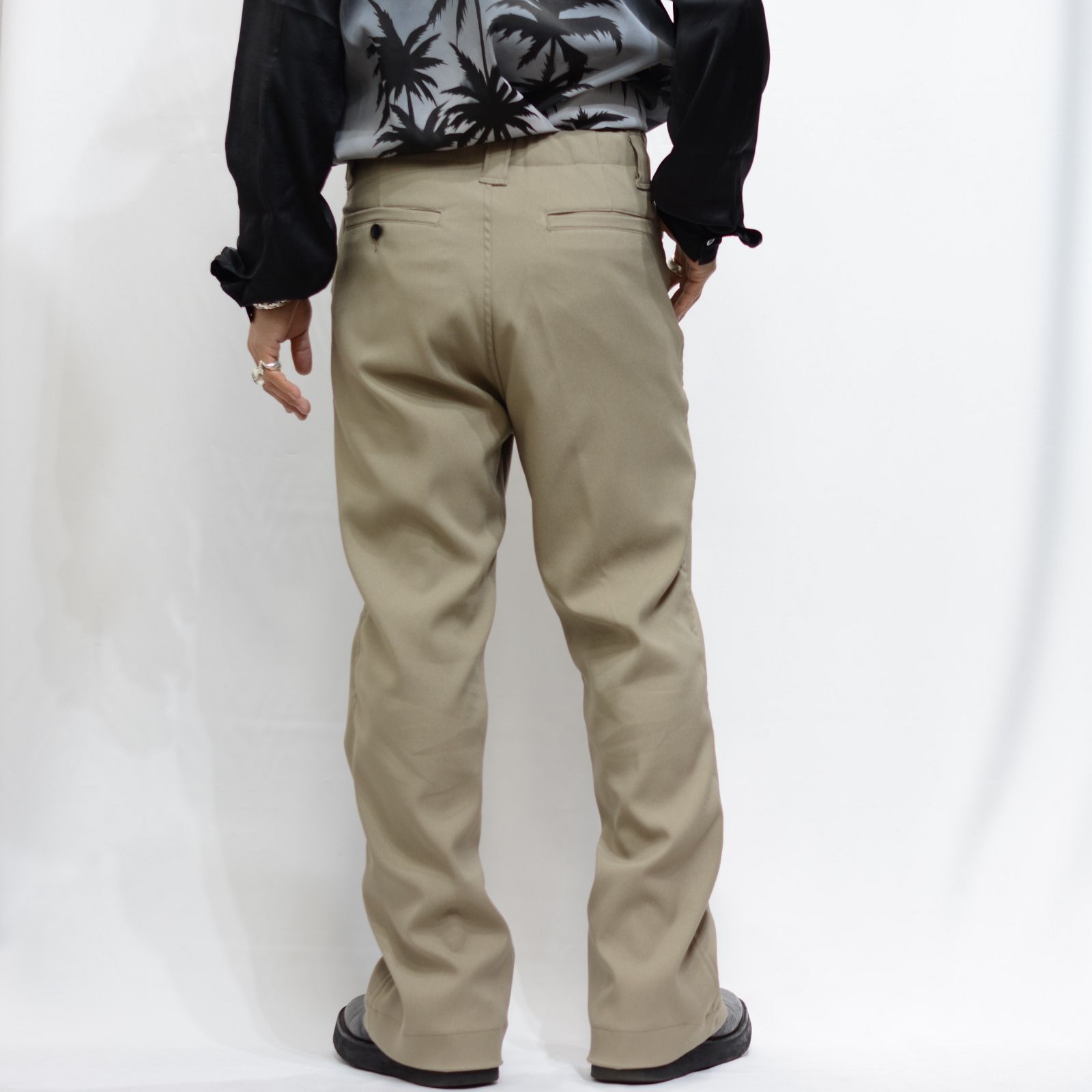 BACKLASHホワイト フレアパンツ ダメージ加工 S6eDAABrKcoE.jpg?width=768