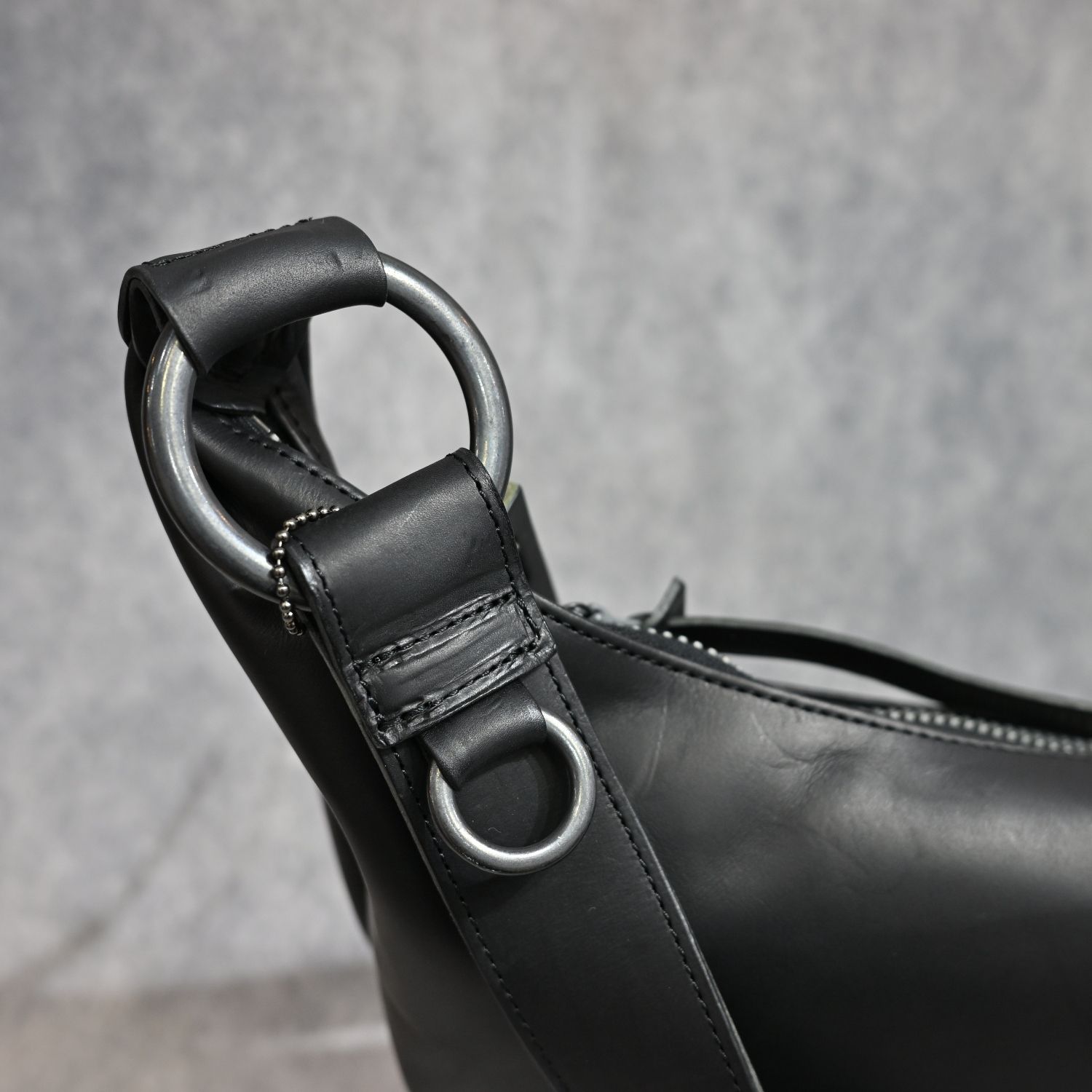 GUIDI オイルカーフ バナナバッグ （BLACK / ブラック） / 143-01