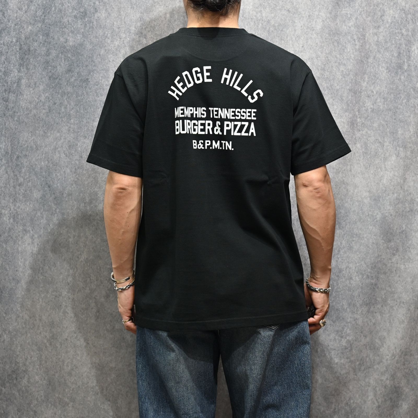 Hedge Hills Burger Shop T-SH （BLK） プリント Tシャツ （ブラック）｜2605-4002