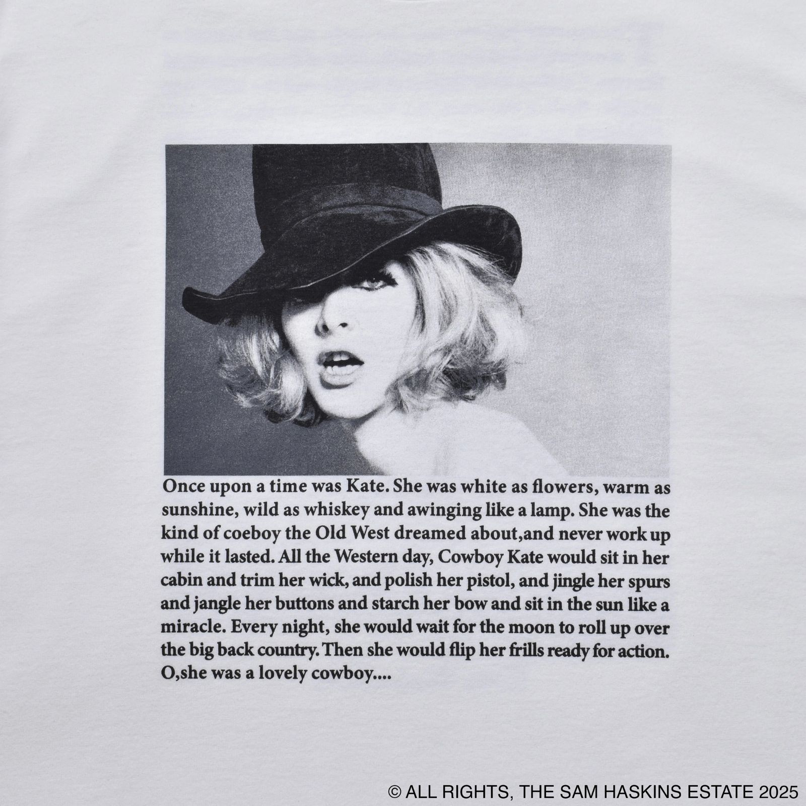 Sam Haskins × Stie-lo “kate” Tee （WHT）｜サム・ハスキンス×スティーロ ケイト プリントTシャツ｜25MND-STL005