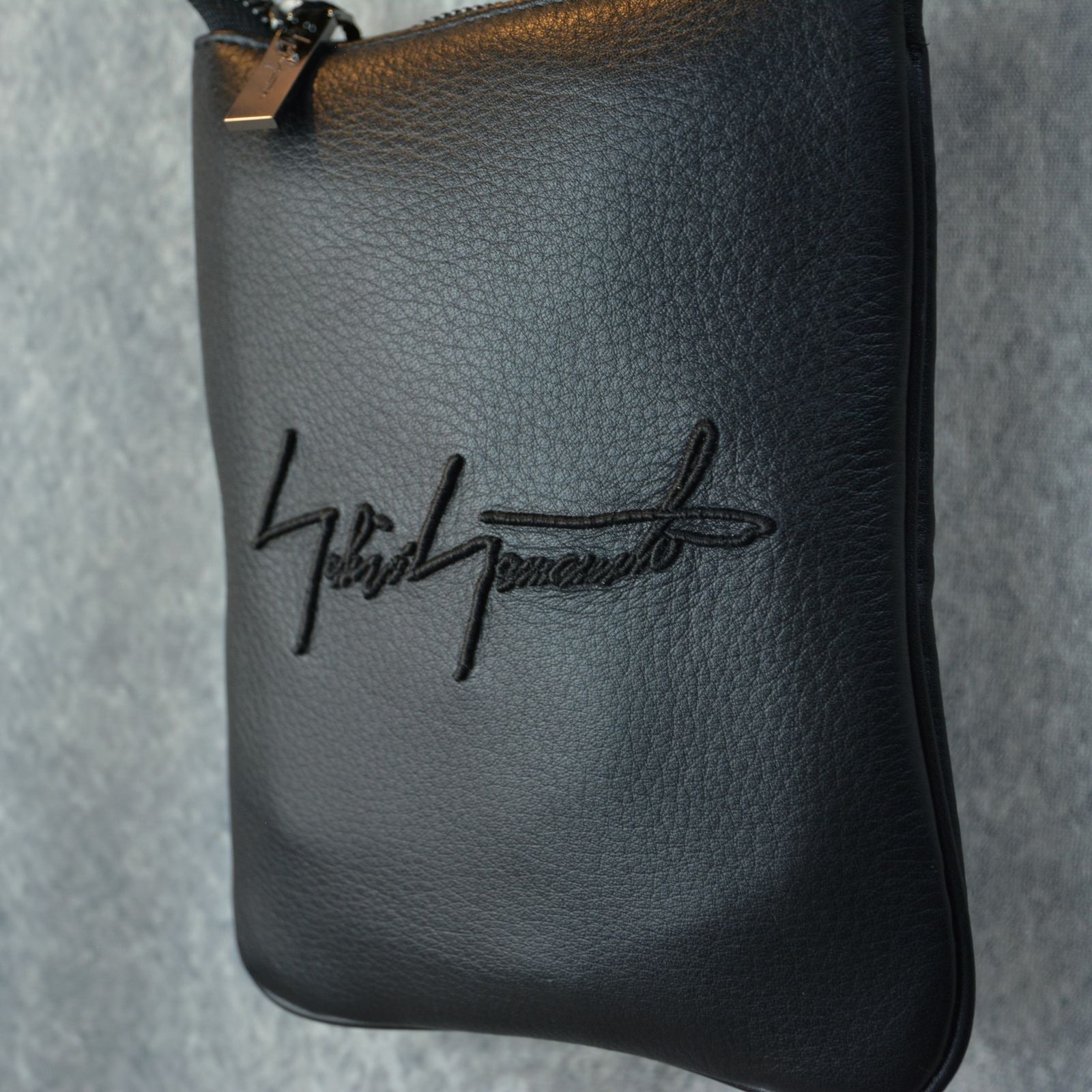 Signature pouch sacoche (BLACK) ロゴ刺繍 サコッシュ（ブラック）