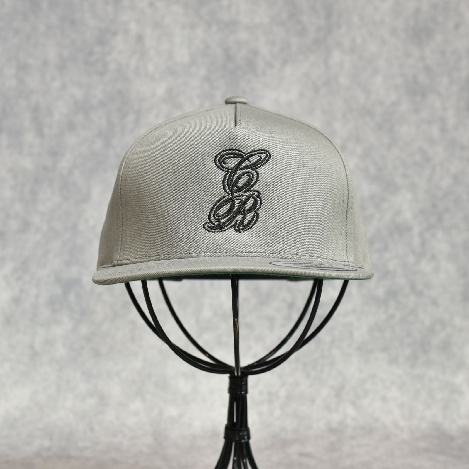 PINSTRIPE EMBROIDERY CAP (GRAY)｜ピンストライプ ロゴ刺繍 ベースボールキャップ｜CR-26SS010