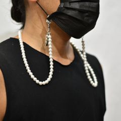 PEARL MASK HOLDER"
