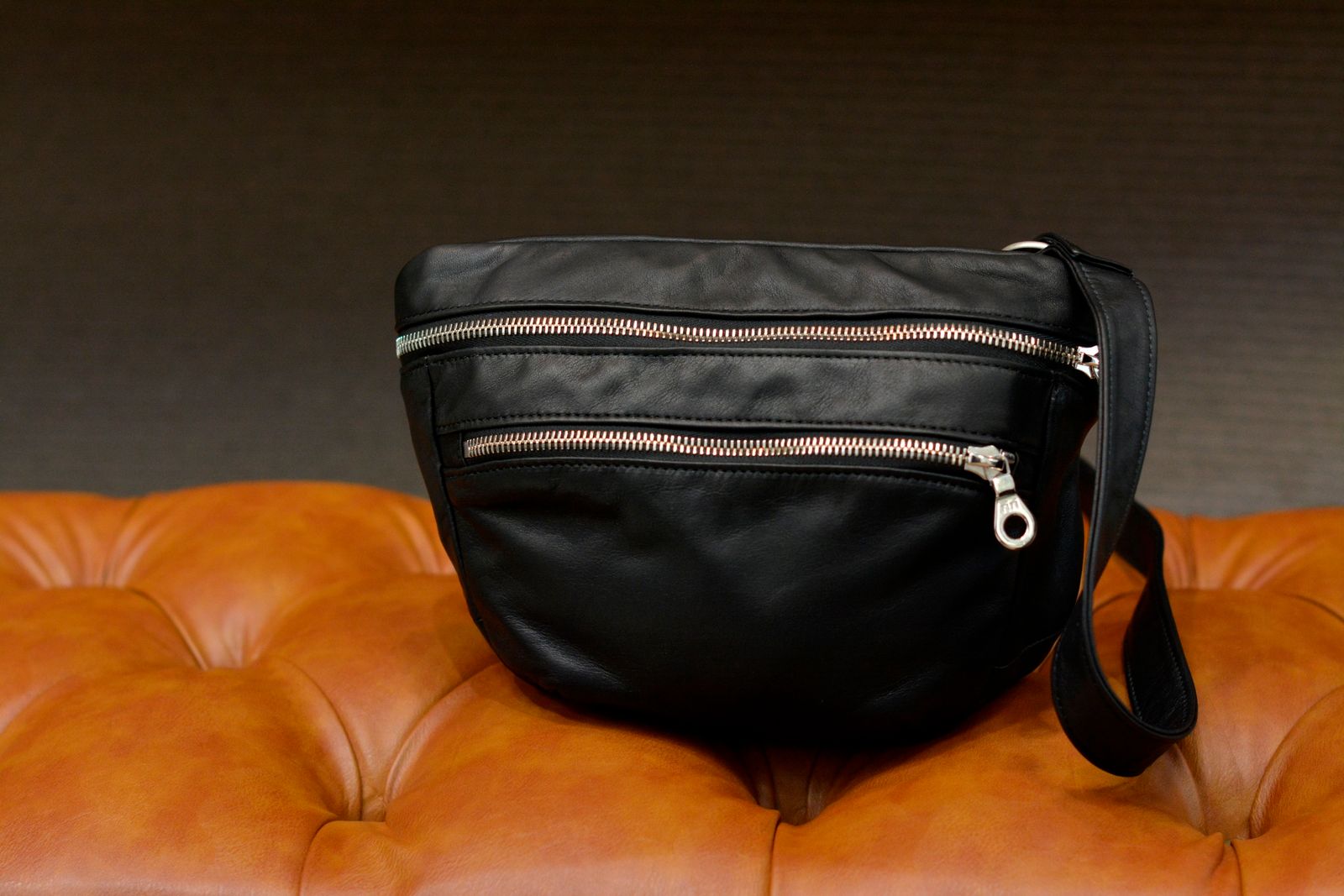 Furniture Leather ショルダーバッグ