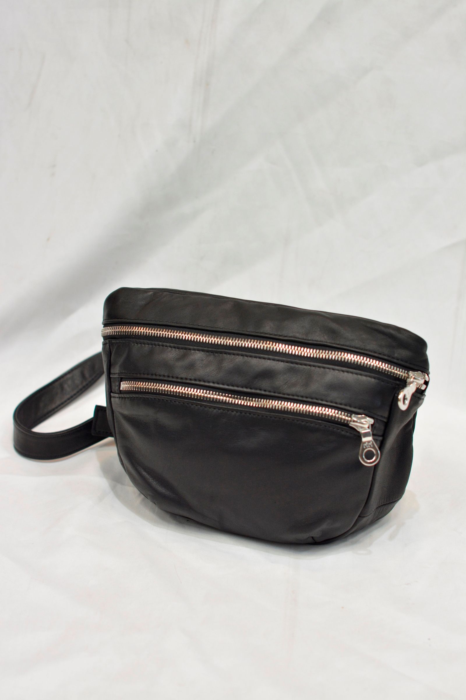 Furniture Leather ショルダーバッグ
