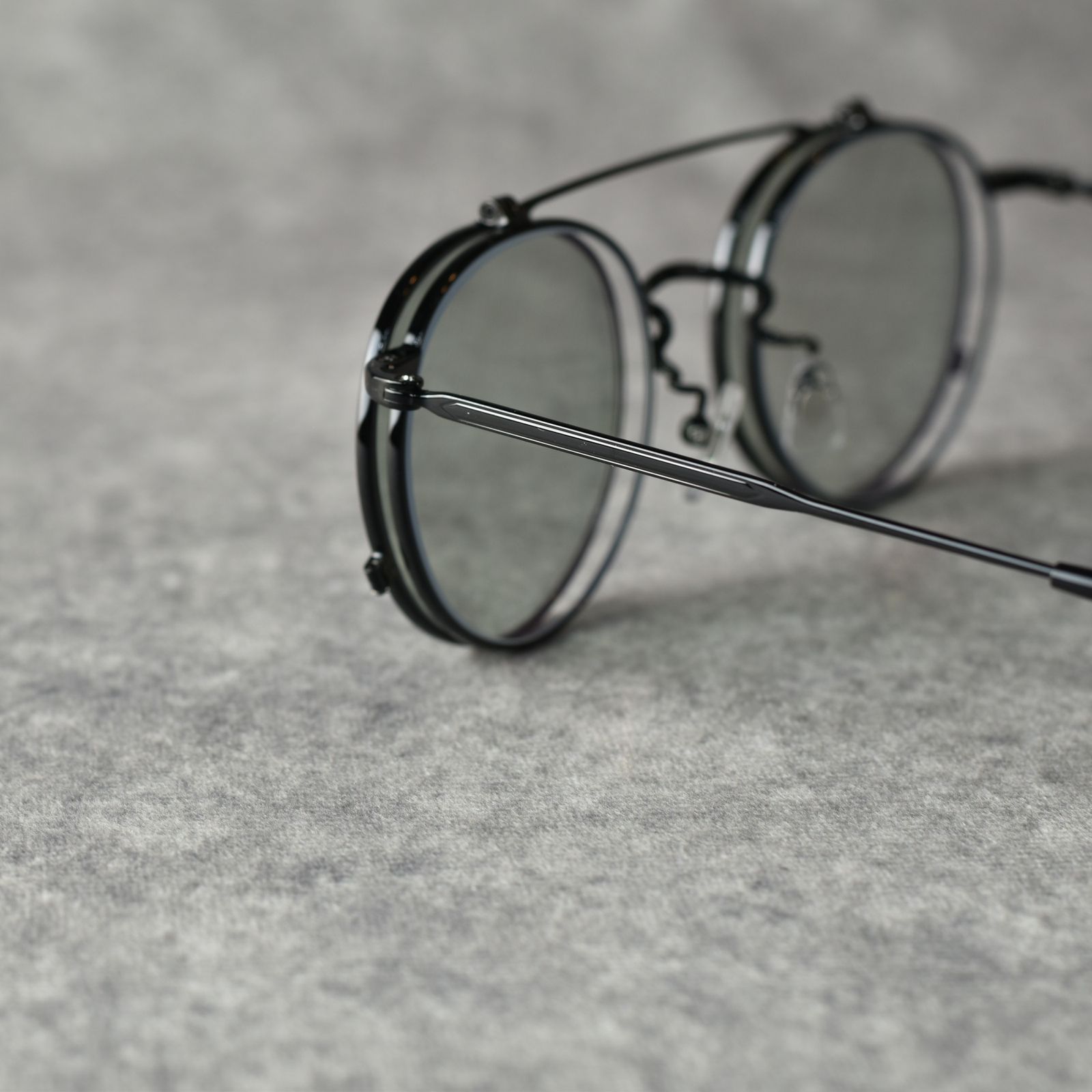 FLIP UP TYPE CIRCLE METAL GLASSES (BLACK/GREEN) / フリップアップタイプ サークルメタル サングラス