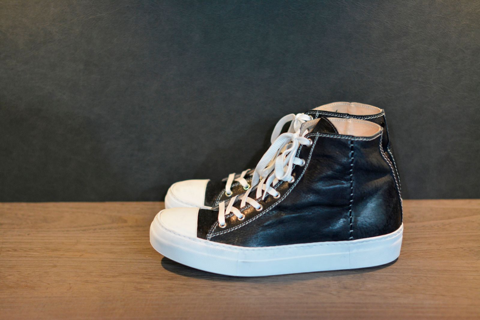 HORSE LEATHER HI-CUT SNEAKER