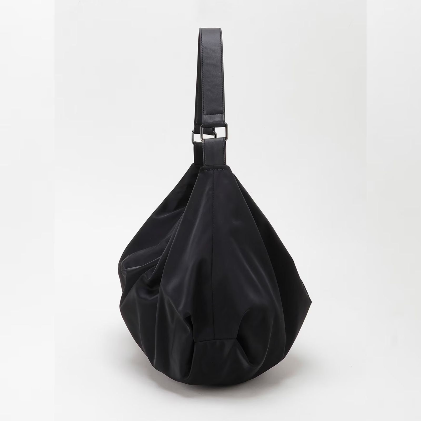 CRESCENT BAG (BLACK) / ナイロン バッグ （ブラック） DK-I34-830-2-02
