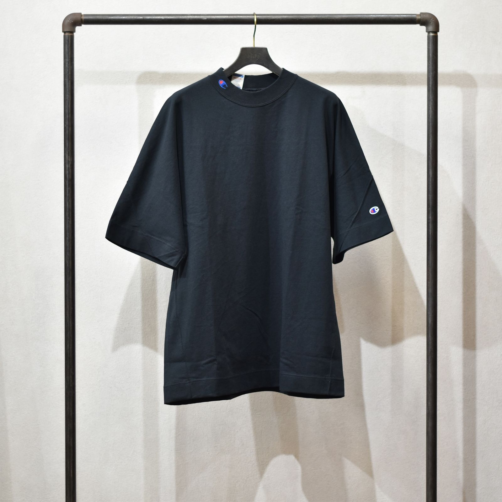 × Champion カットソー （BLACK）