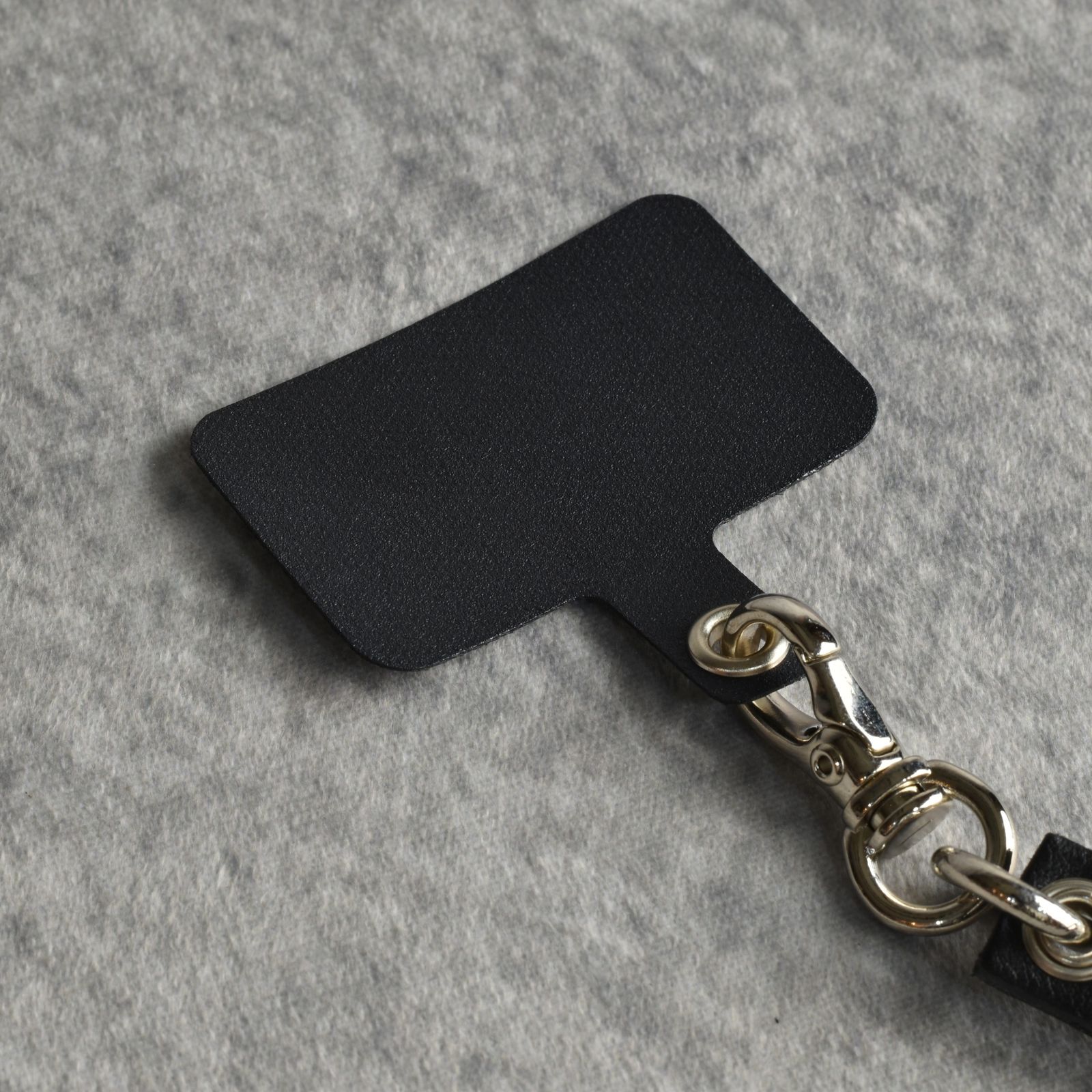 即完モデル CALEE キャリー スタッズスマートフォンストラップ STUDS CALEE - STUDS & KNITTING LEATHER SMART PHONE STRAP (BLACK