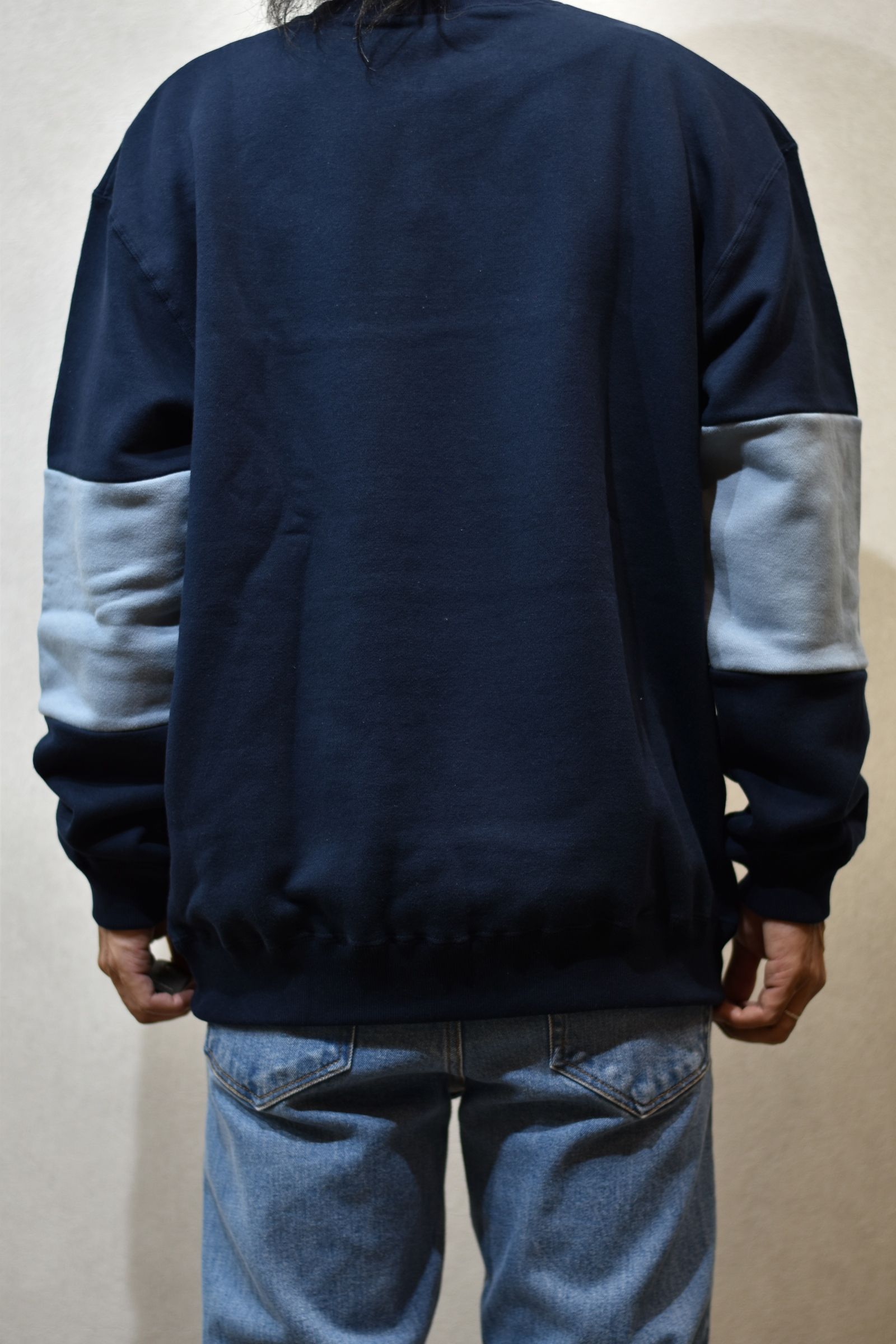 CALEE LOGO CONTRASTING FABRIC CREW NECK SWEAT (NAVY)