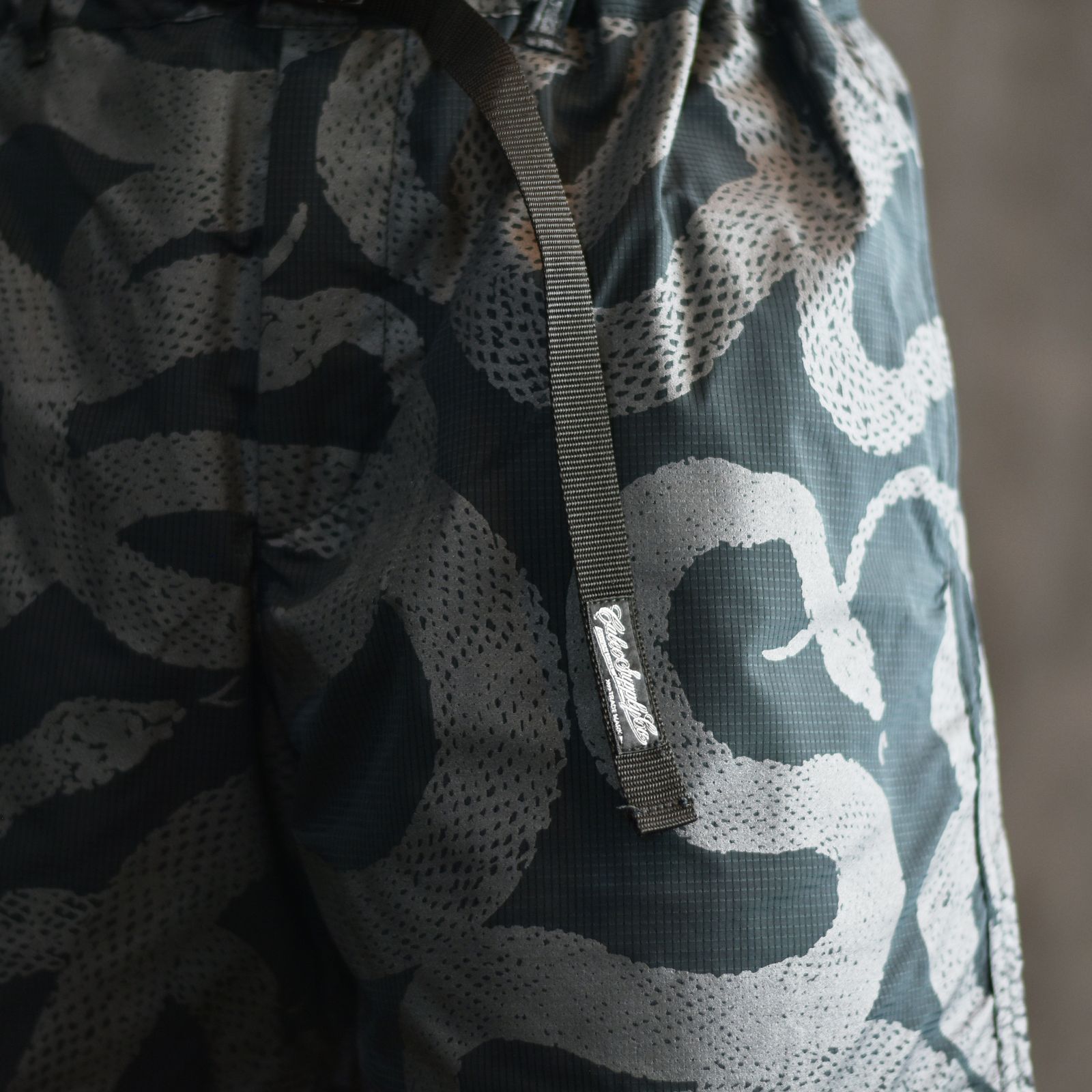 DOTAIR®︎ SNAKE PATTERN EASY SHORTS ＜REFLECTOR＞ (BLACK) / ドットエア スネーク総柄 イージーショーツ