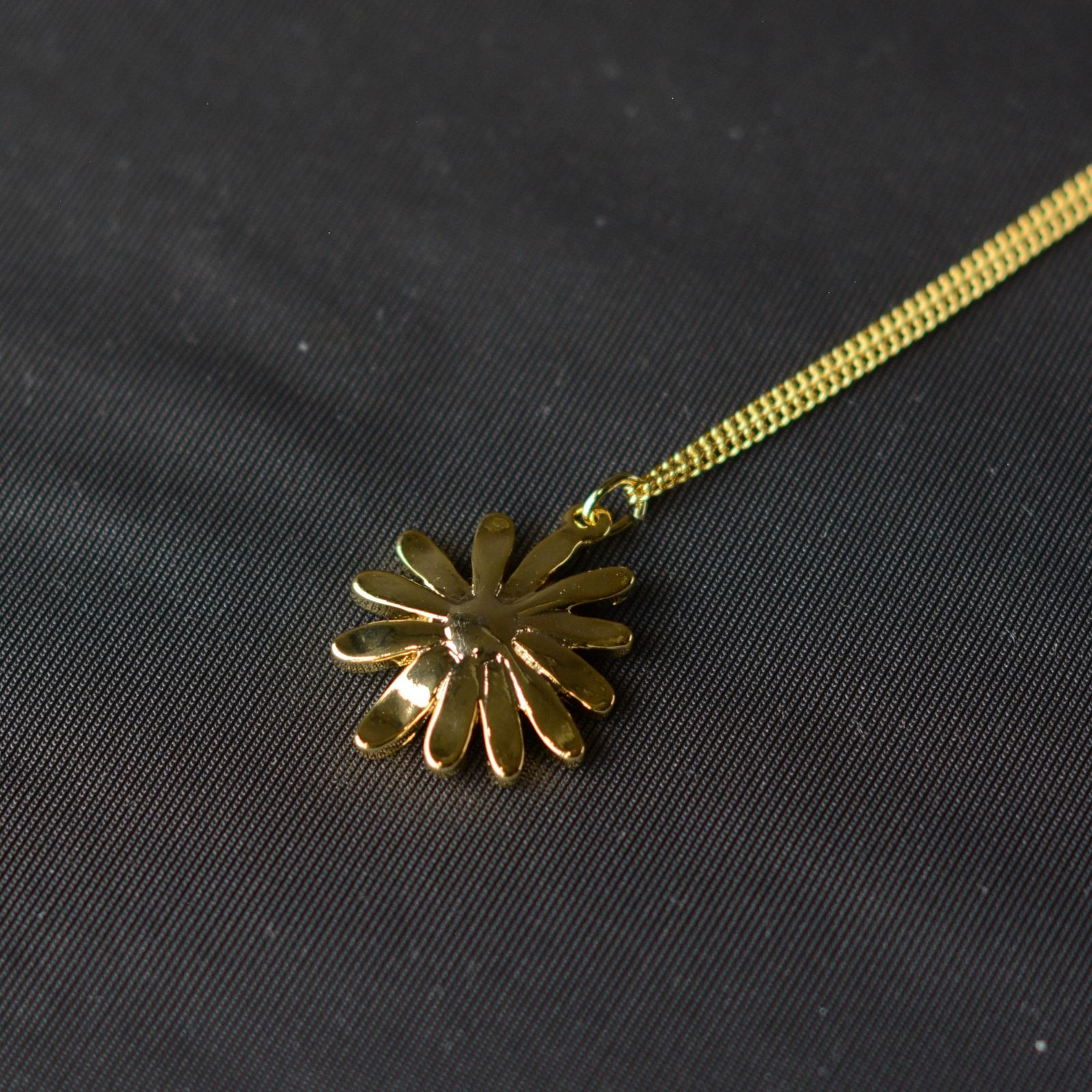 【VINTAGE HOLLYWOOD】Shine Daisy Necklace★送料・関税込 VINTAGE HOLLYWOOD - VINTAGE DAISY NECKLACE (SILVER) | chord