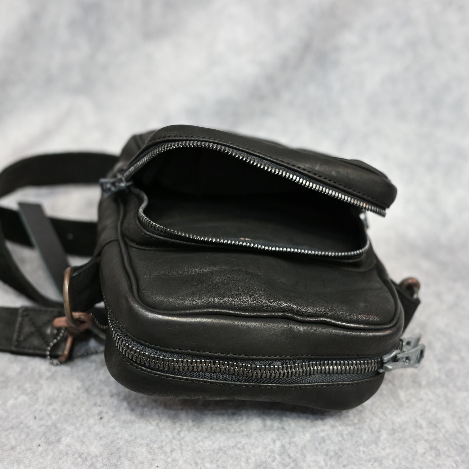 ダブルショルダー製品染め W ZIP ショルダーバッグ （BLACK）｜92-32