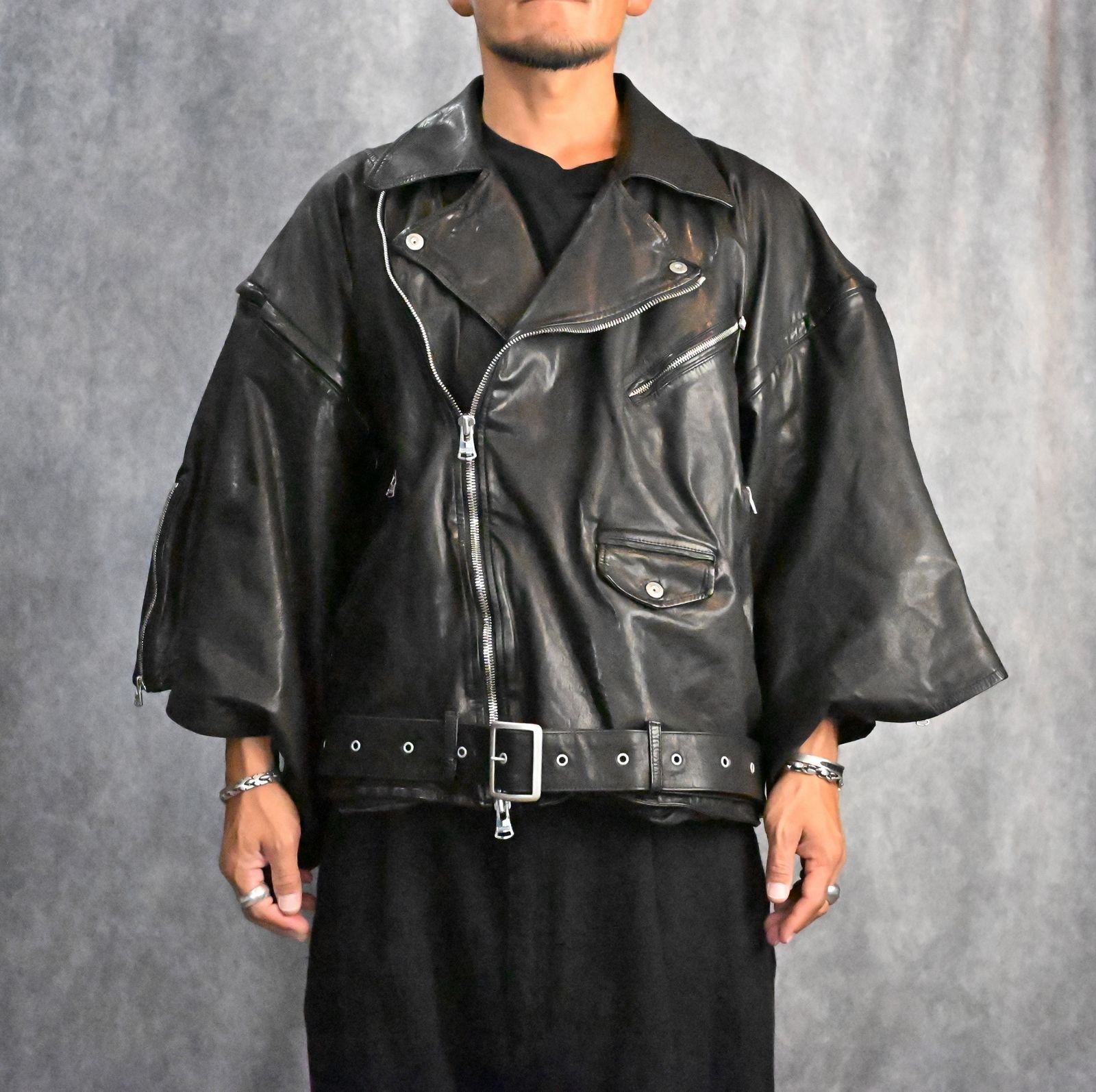 KIMO NO T ×× ISAMUKATAYAMA BACKLASH  ジャパンステアーミモザレザー0.6㎜ 製品染め ライダース（BLACK / ブラック）