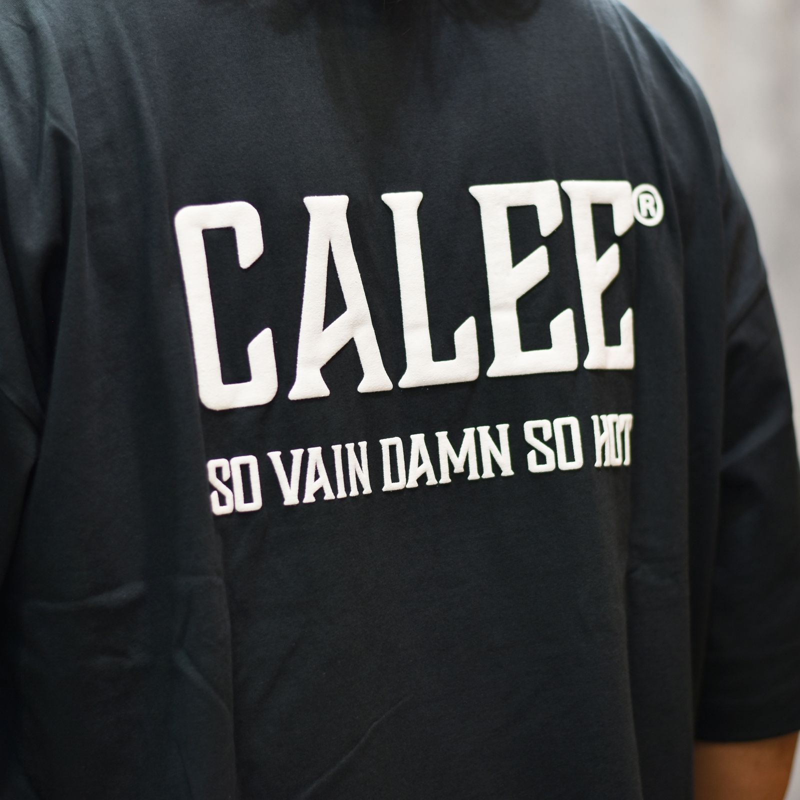 × SHELTECH®︎ CALEE NATIONAL LOGO WIDE TEE (BLACK)｜シェルテック キャリー ロゴ ワイド 半袖Tシャツ｜CL-SHELTECH004