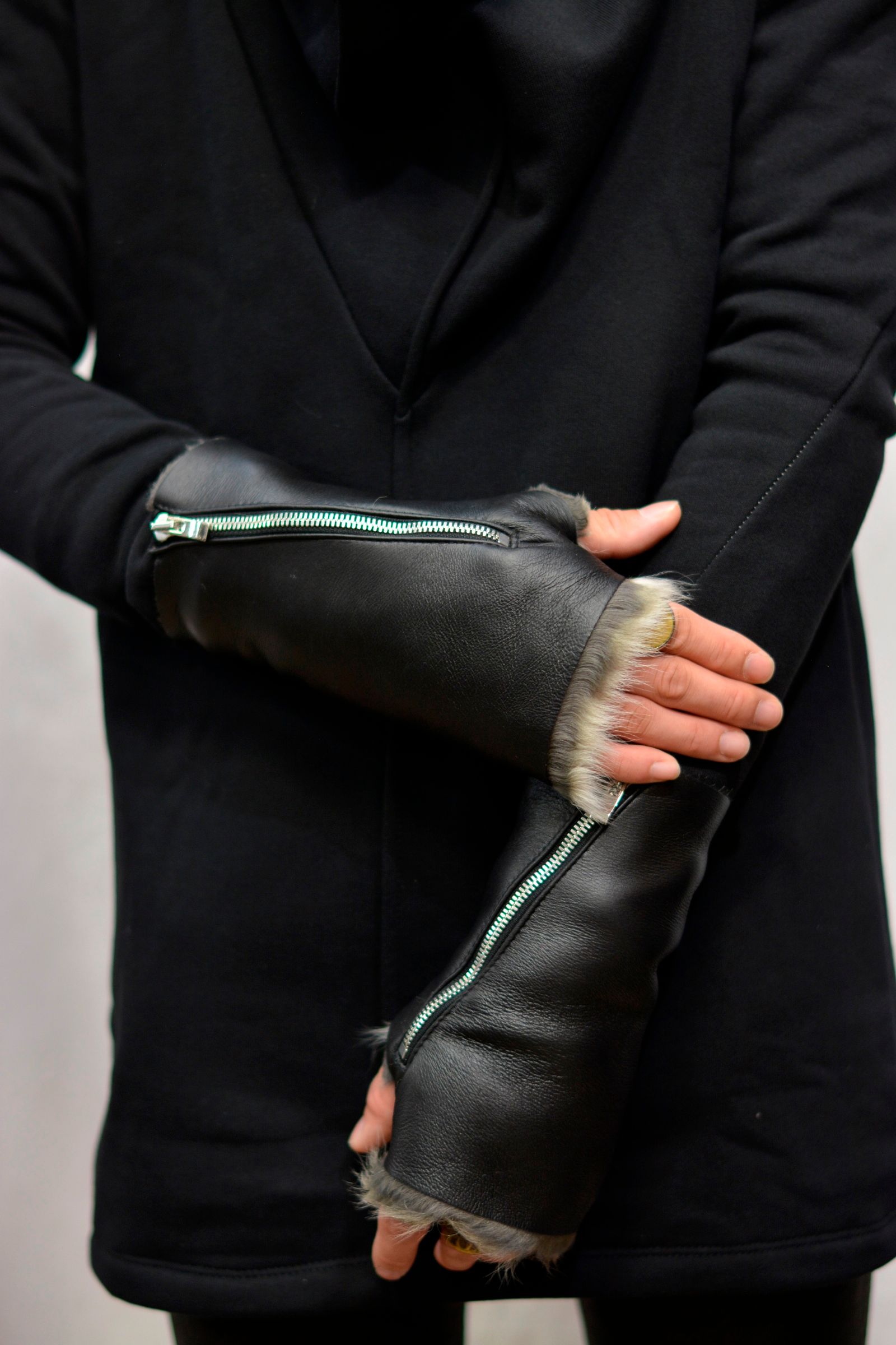 "SHEEP SHEARLING GLOVE SPAIRAL ZIP