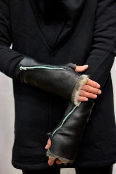 "SHEEP SHEARLING GLOVE SPAIRAL ZIP