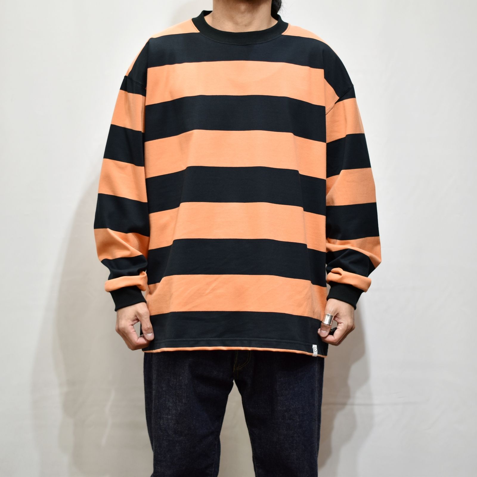 DROP SHOULDER WIDE PITCH L/S T‐SHIRT (WHITE/ORANGE)