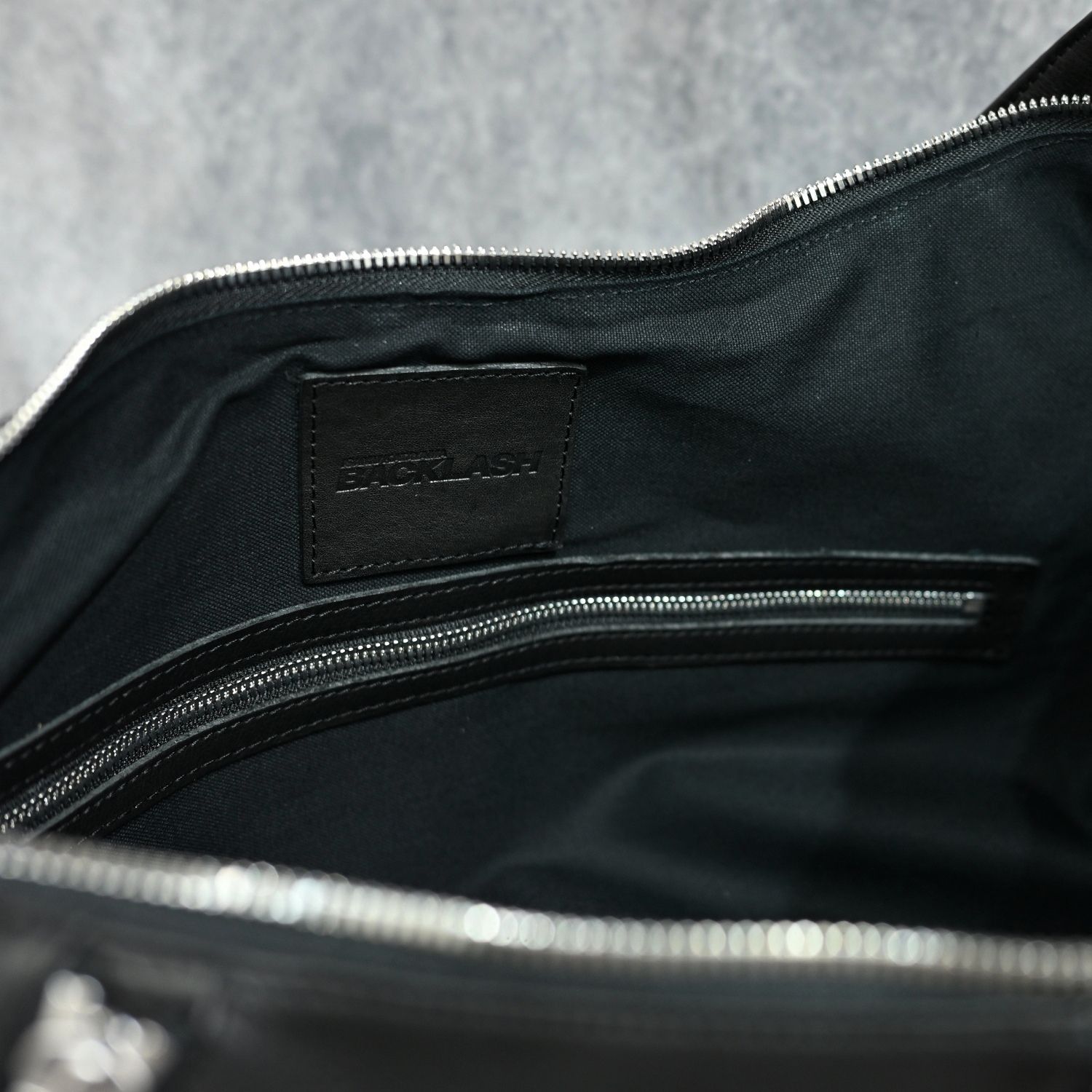 ファニチャーレザー ZIP バナナバッグ ラージ （BLACK / ブラック）  / 263-02