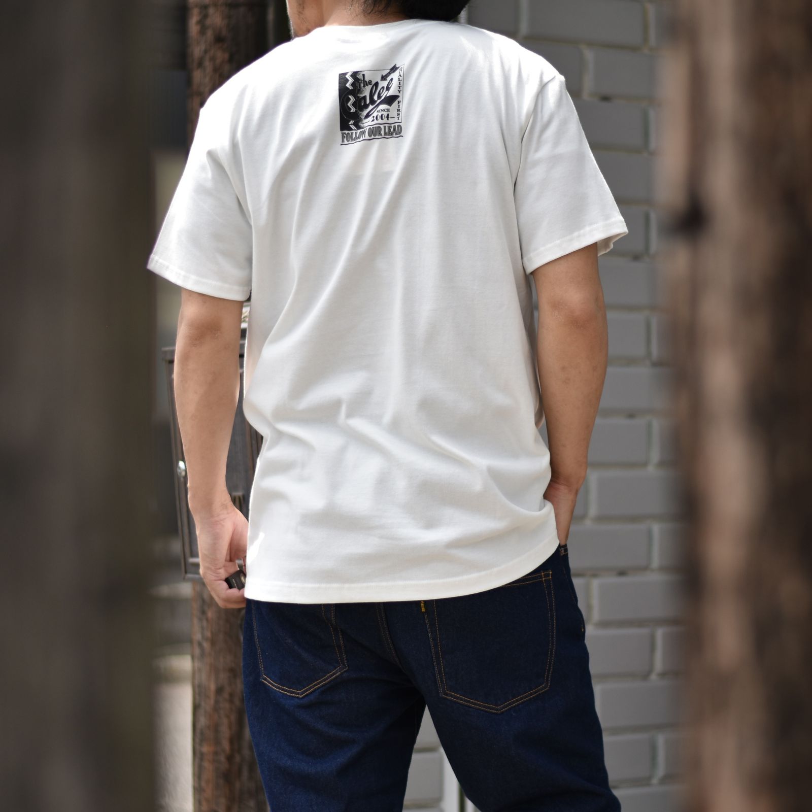 CALEE プリント Tシャツ ホワイト CALEE - CALEE SIGN BOARD T‐SHIRT ＜NATURALLY PAINT DESIGN
