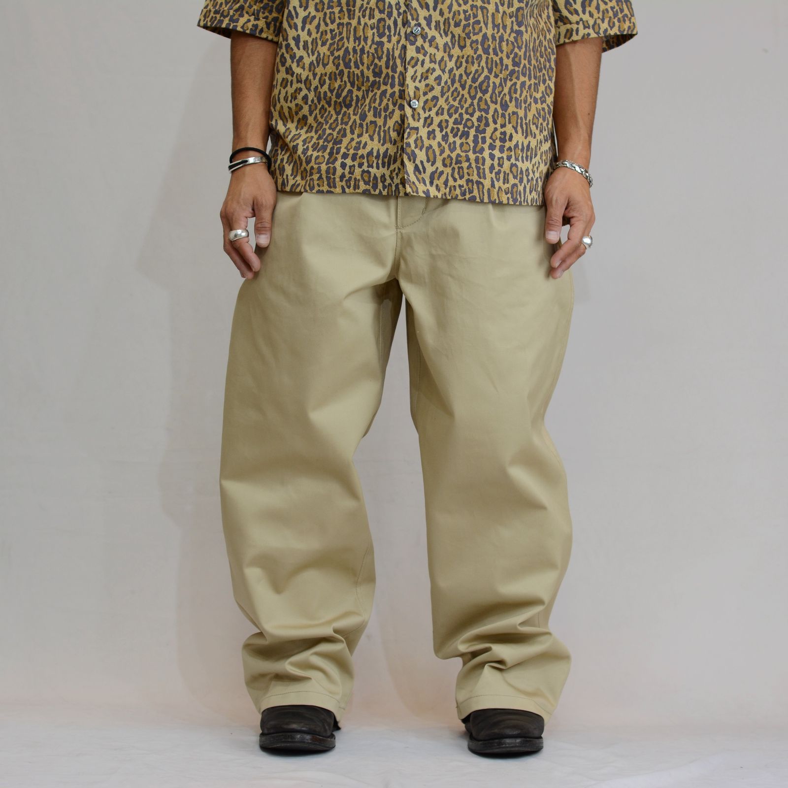 ツータック ワイドチノパンツ （BEIGE）