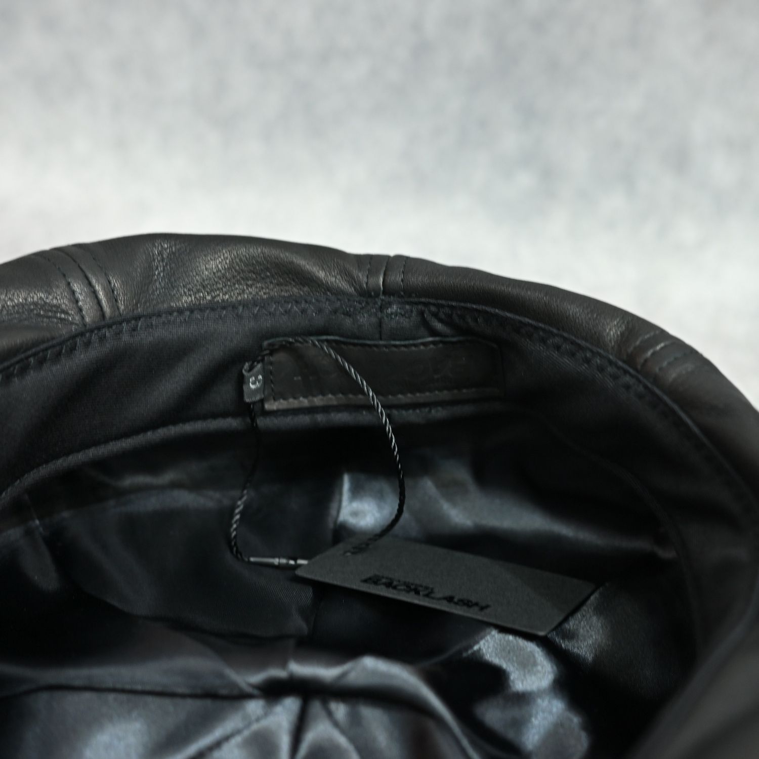 ファニチャーレザー ディア調仕上げ ベレー帽 （BLACK / ブラック）｜893-02
