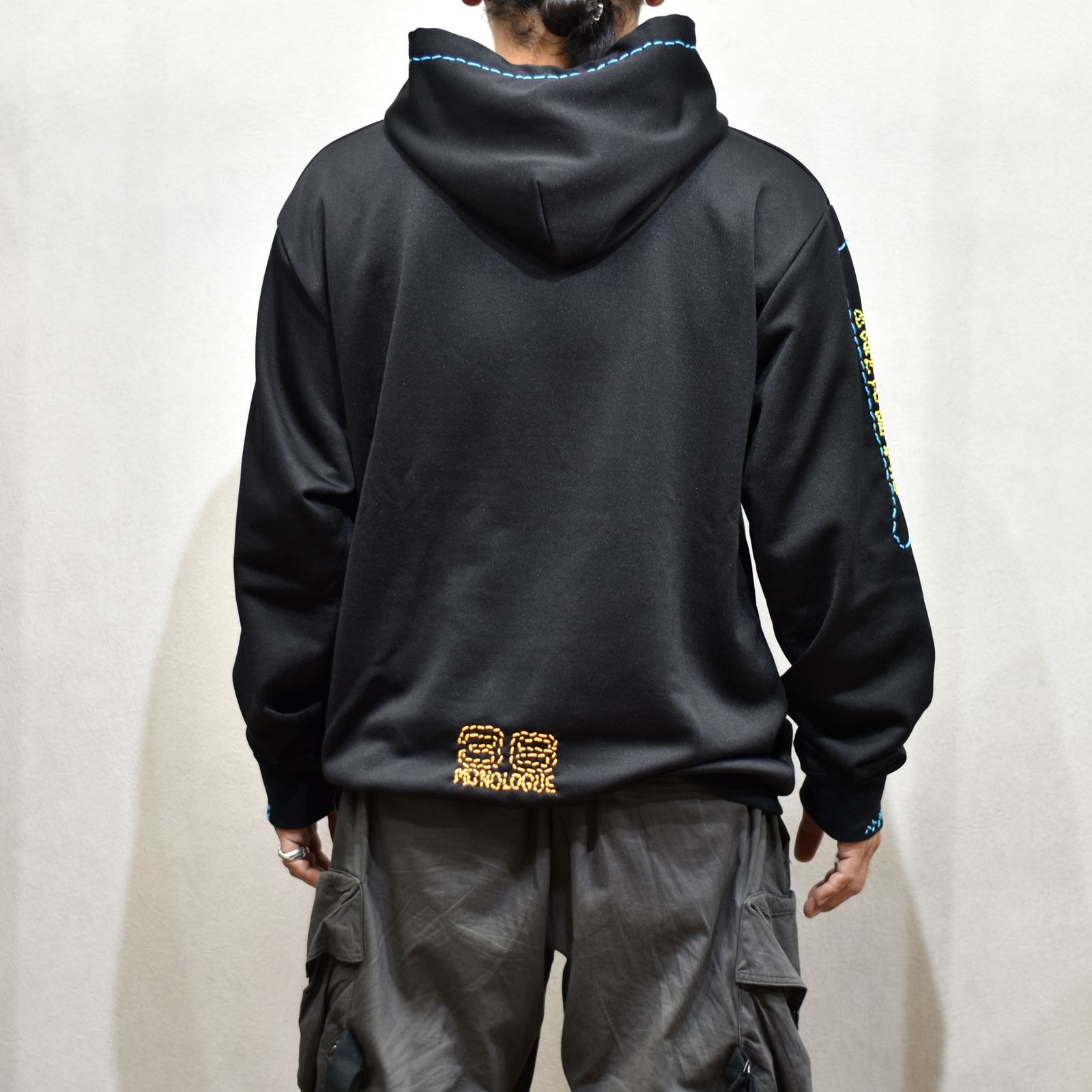 BORN EMB HOODIE ”