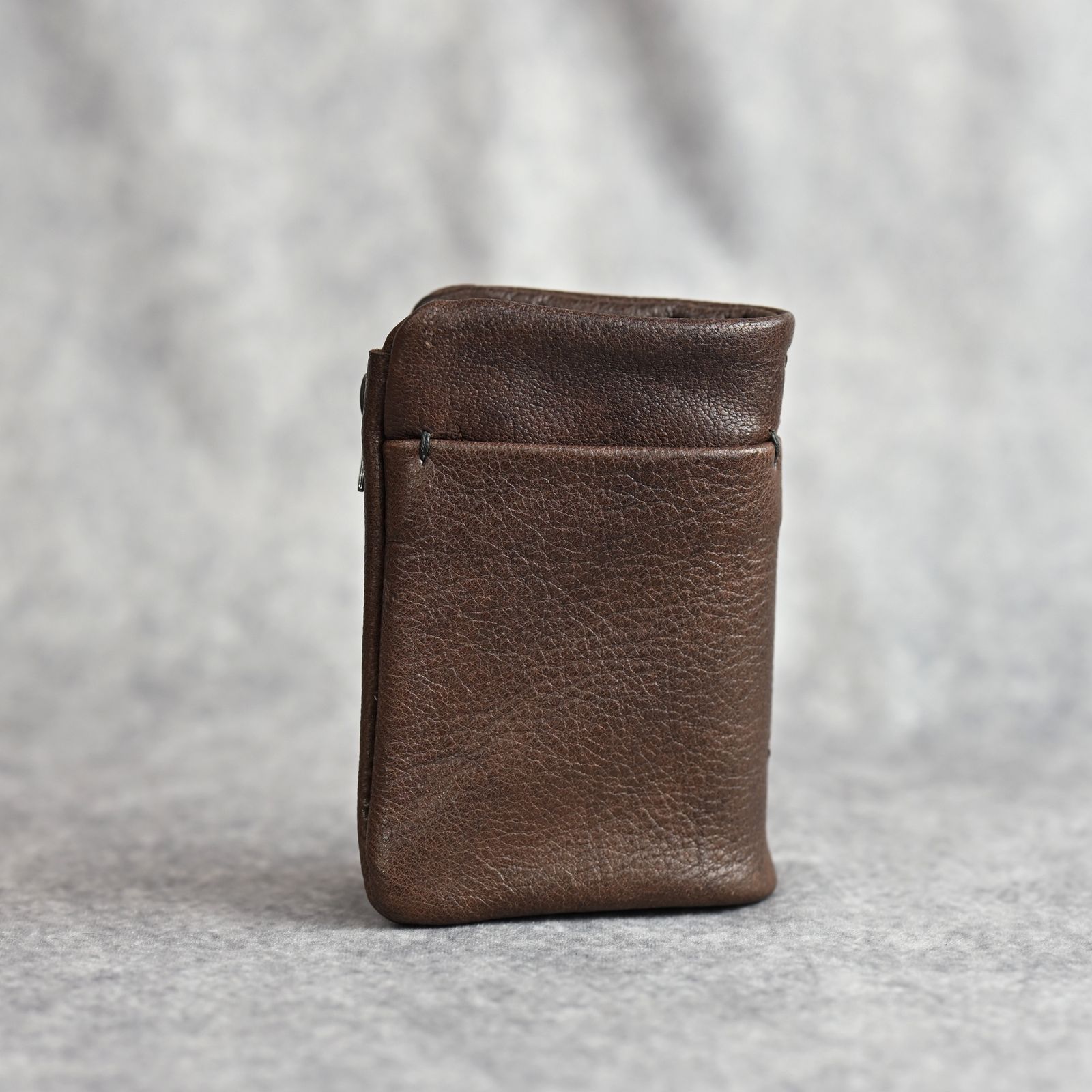 GUIDI ゴートタンニン 二つ折り財布 (BROWN / ブラウン) / 890-04