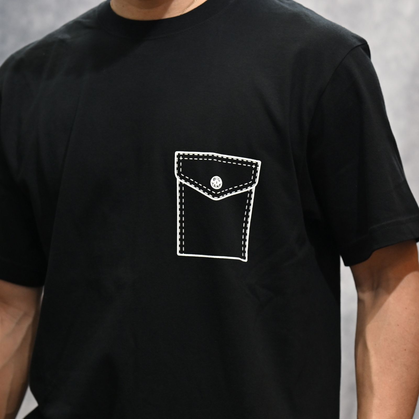Y1935 FAKE POCKET TEE （BLACK）｜ フェイクポケット プリント Tシャツ （ブラック） 602-261-16